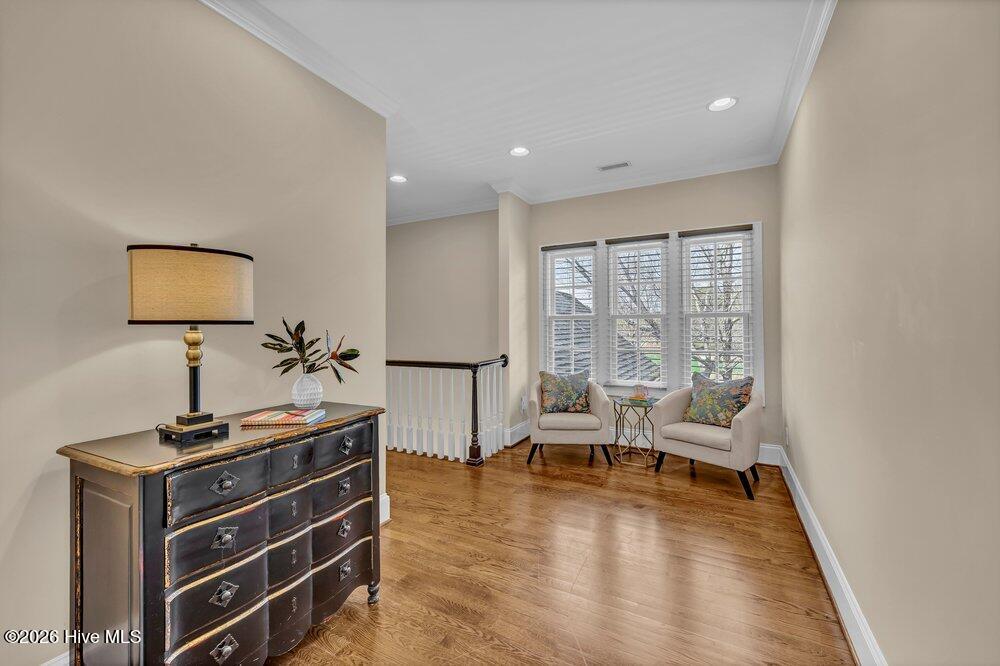 100558006 | Photo 43