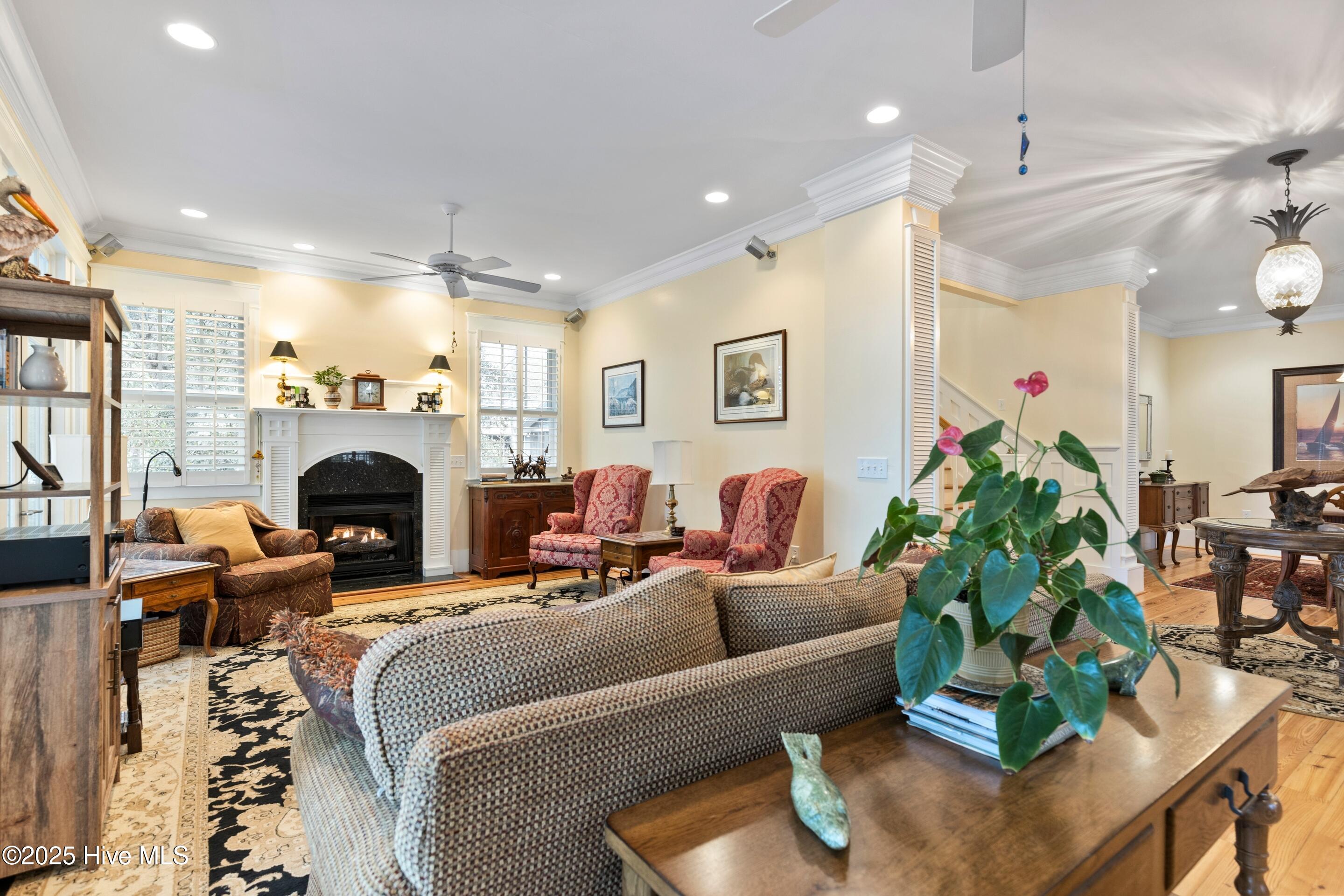 100544140 | Photo 36