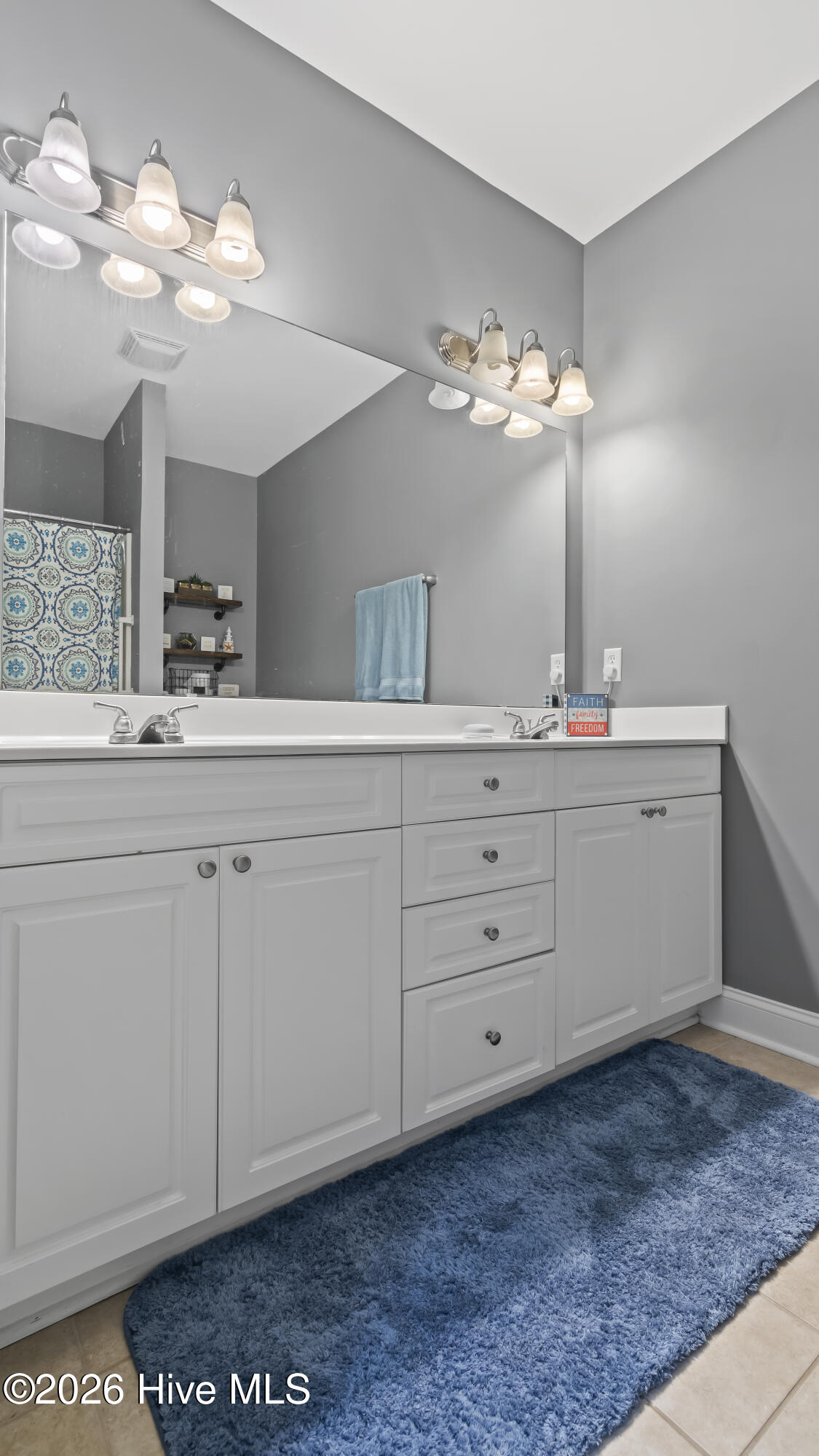 100566448 | Photo 20