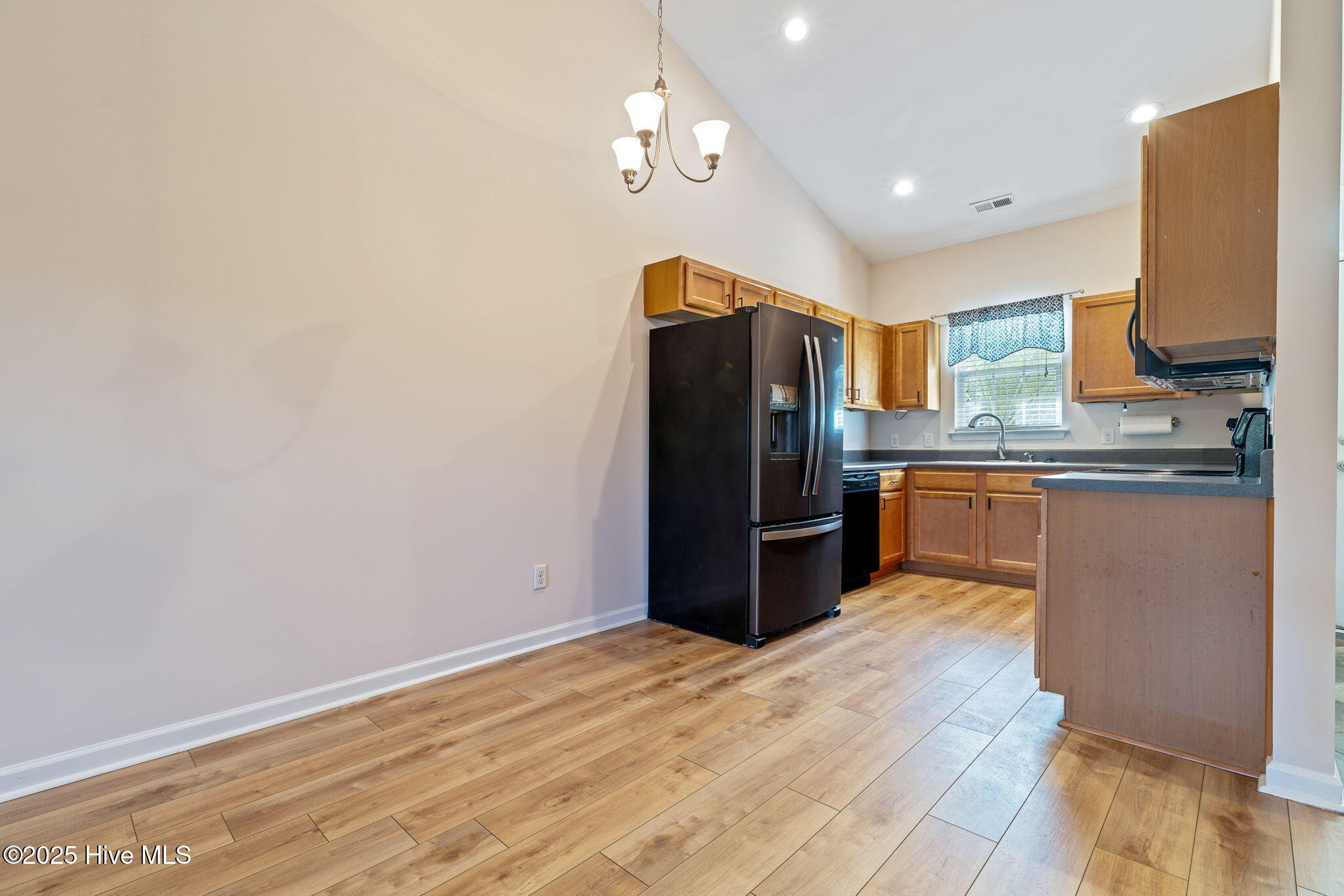 100542041 | Photo 13