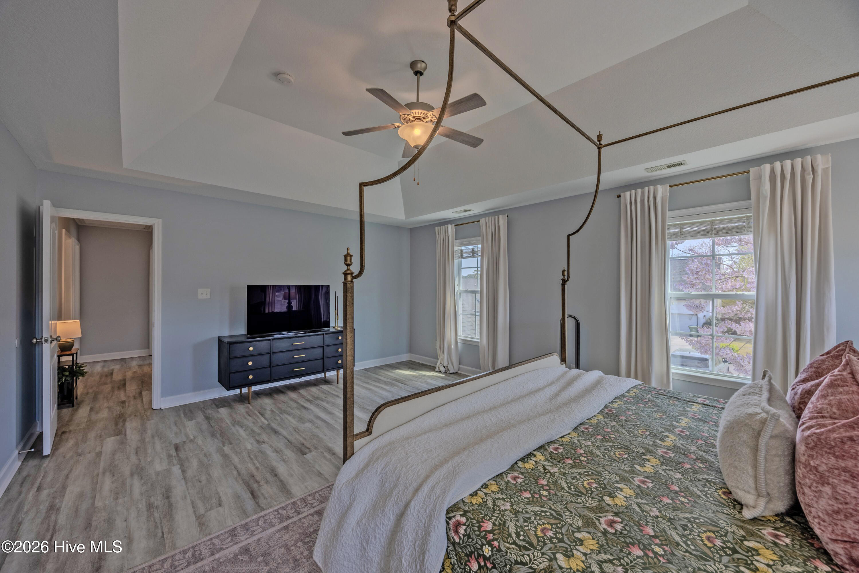 100562922 | Photo 21