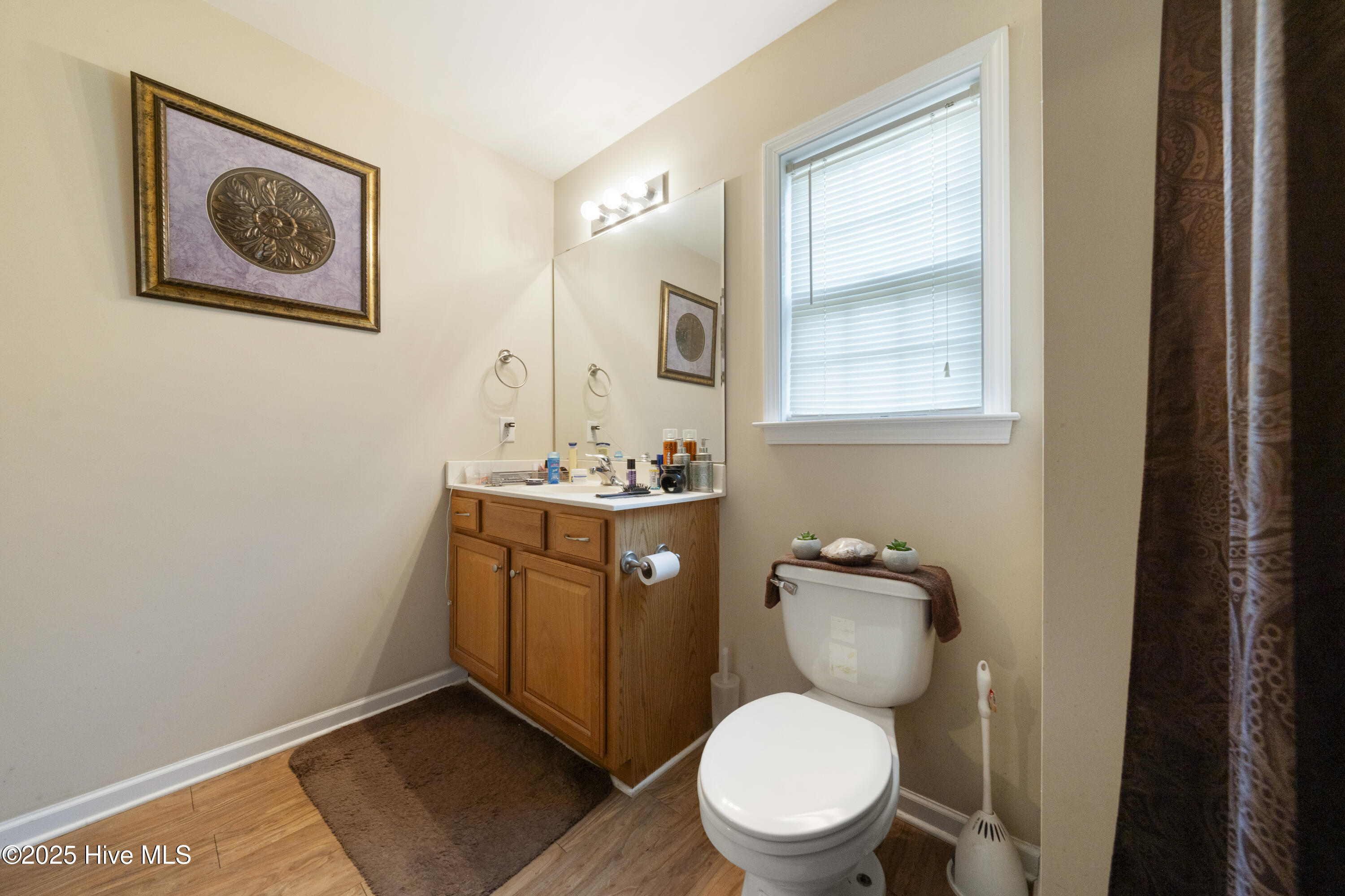 100535915 | Photo 16