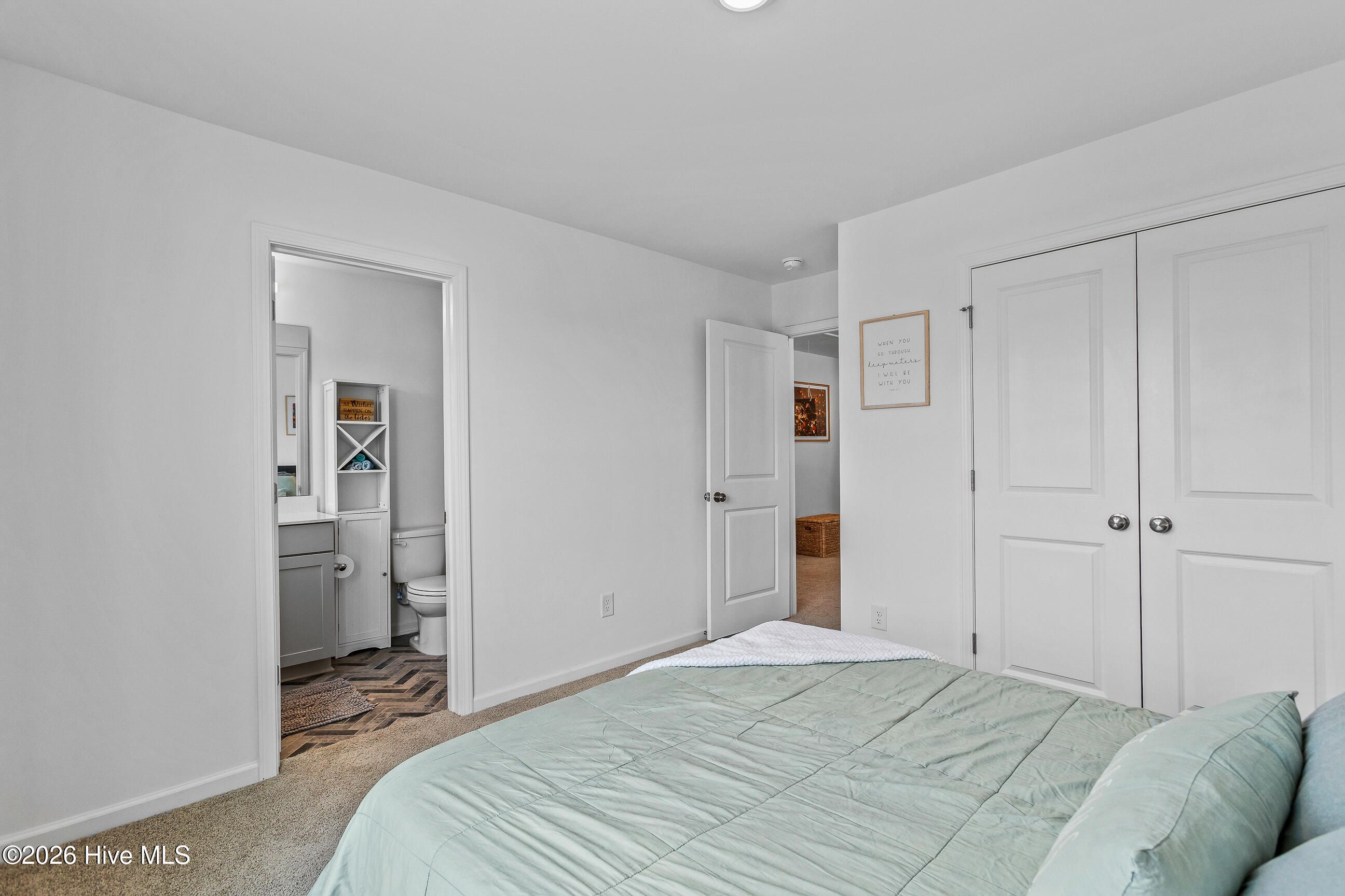 100566421 | Photo 33