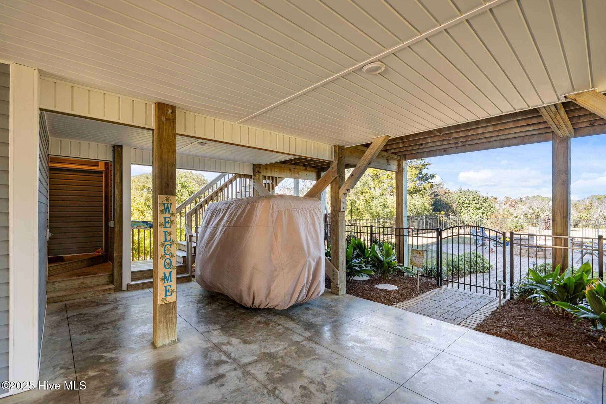 100543391 | Photo 46