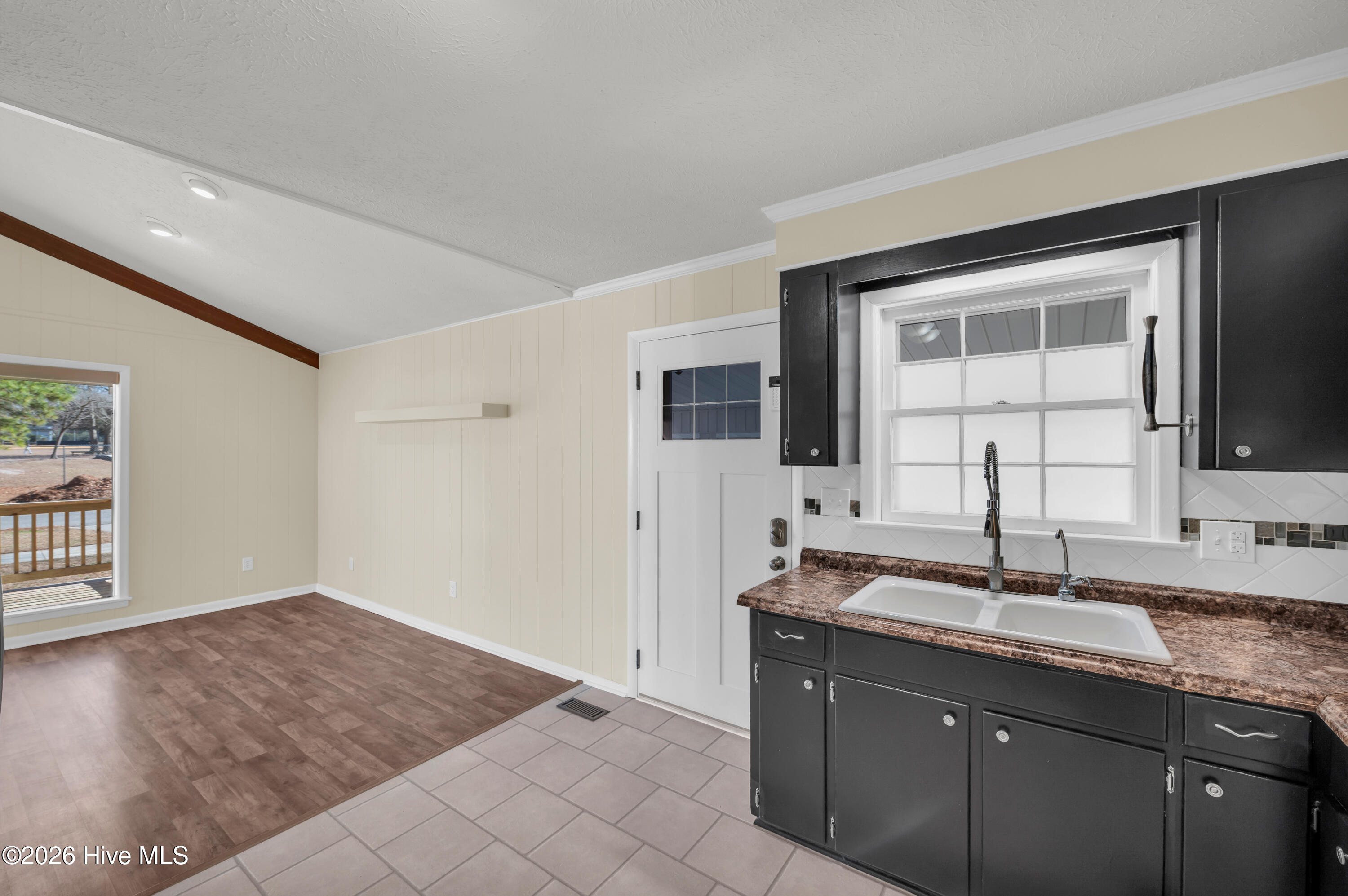 100547625 | Photo 14