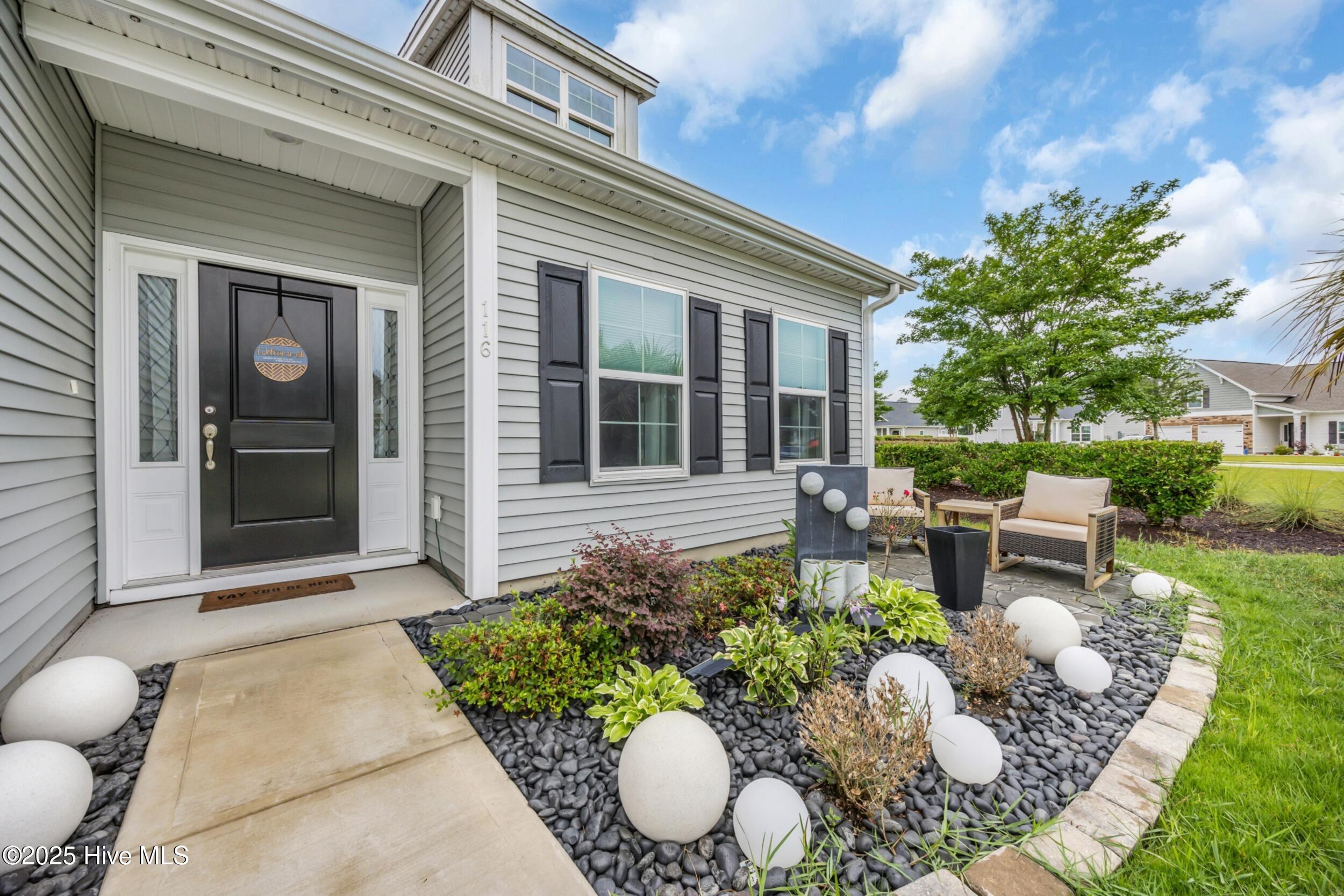 Closeup FOH 116 Glengrove Ln