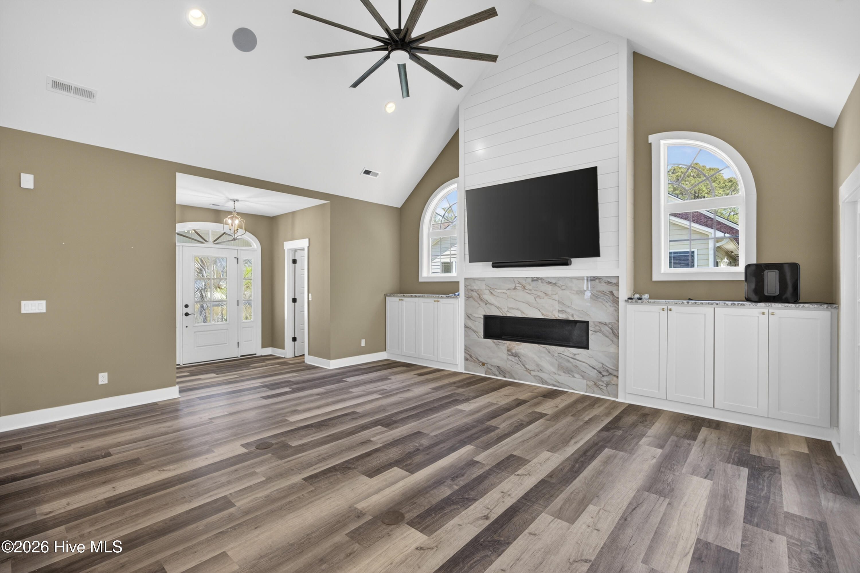 100569496 | Photo 15