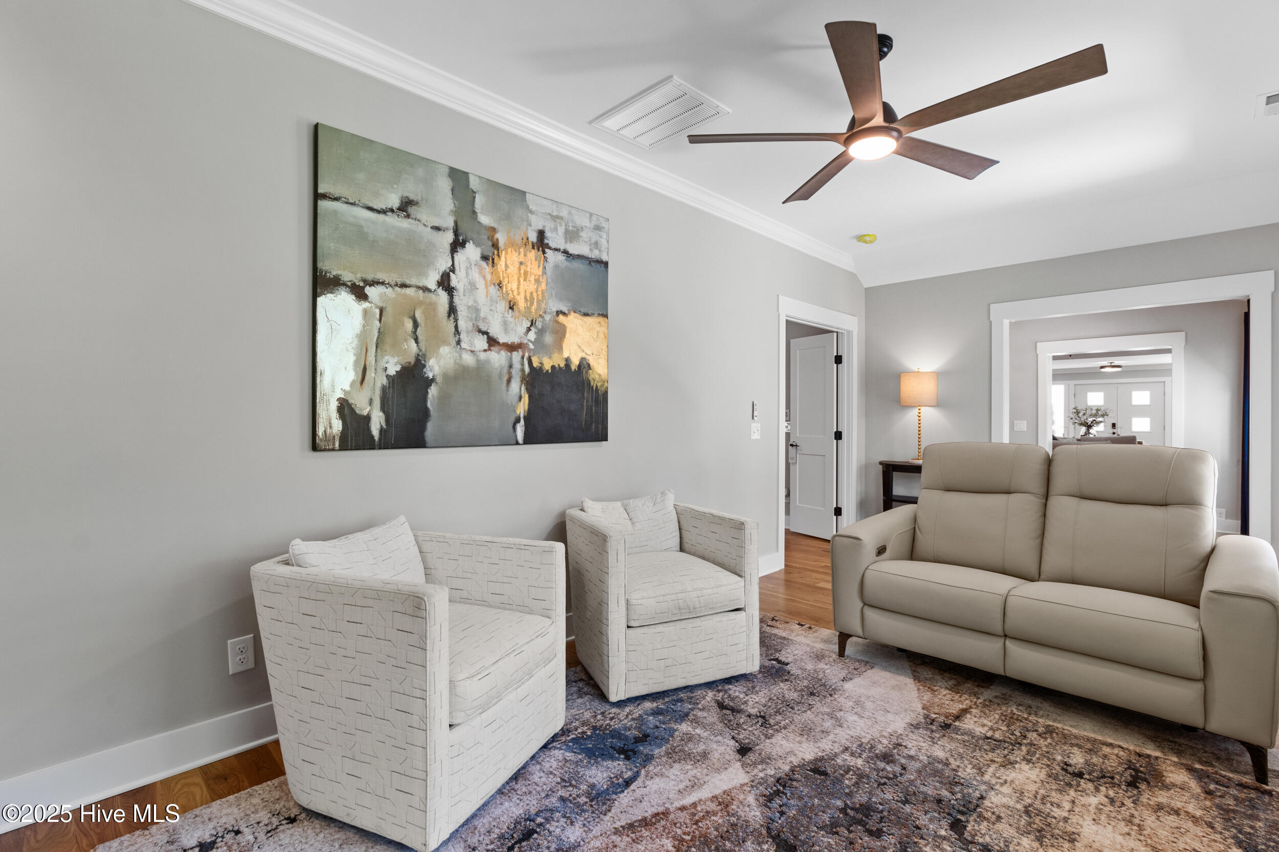 100561677 | Photo 26