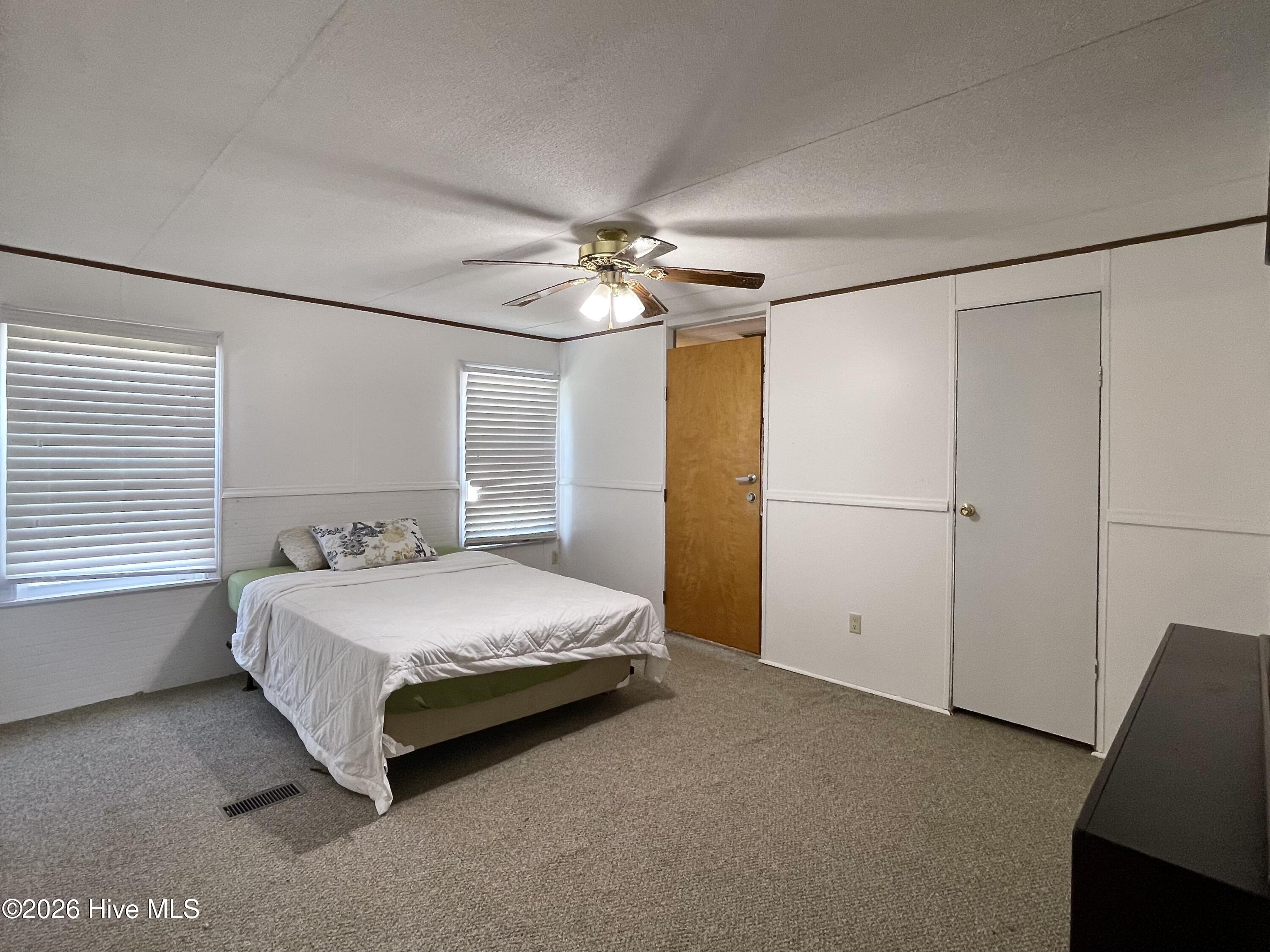 100569888 | Photo 21