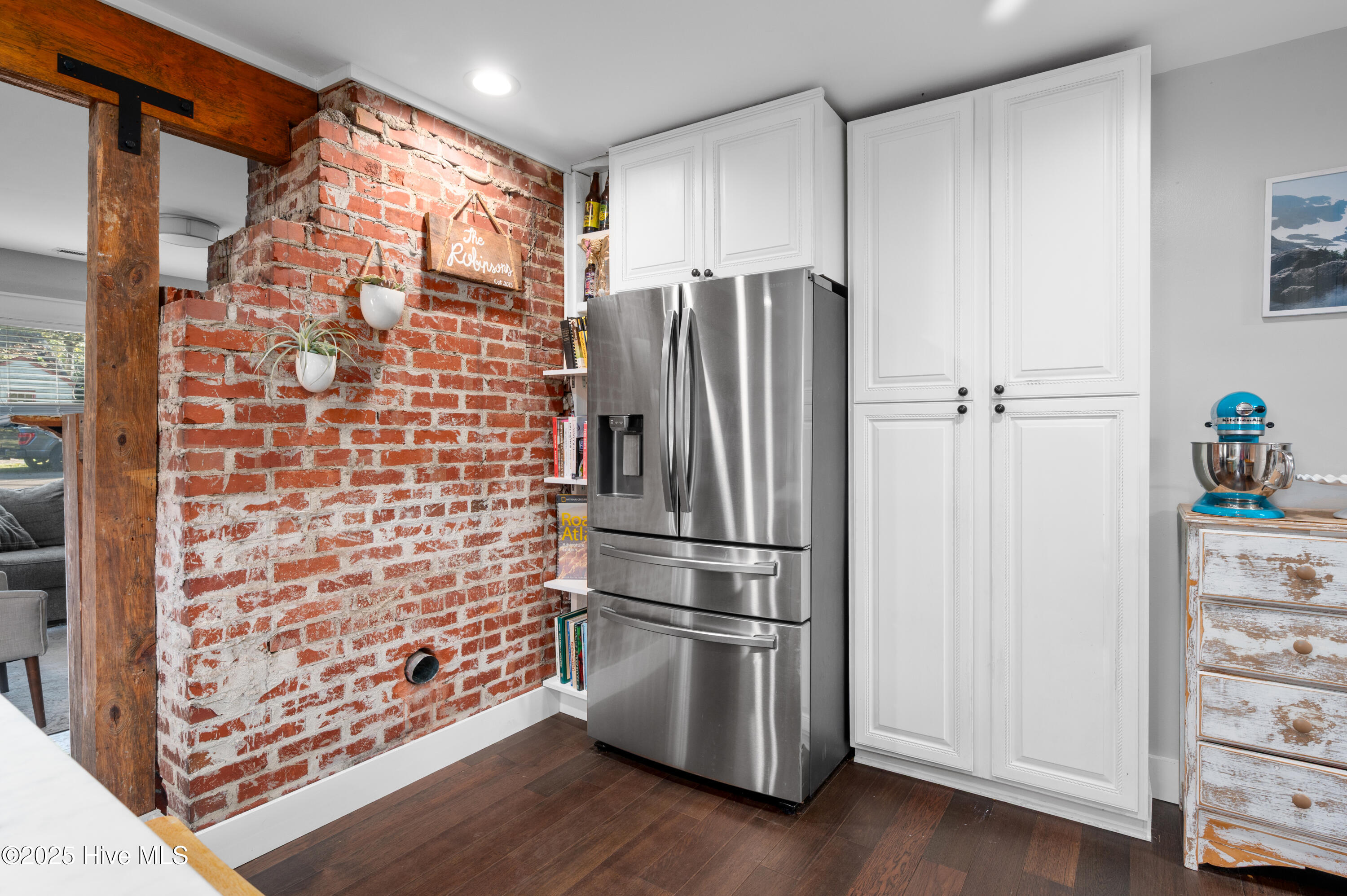 100542345 | Photo 14