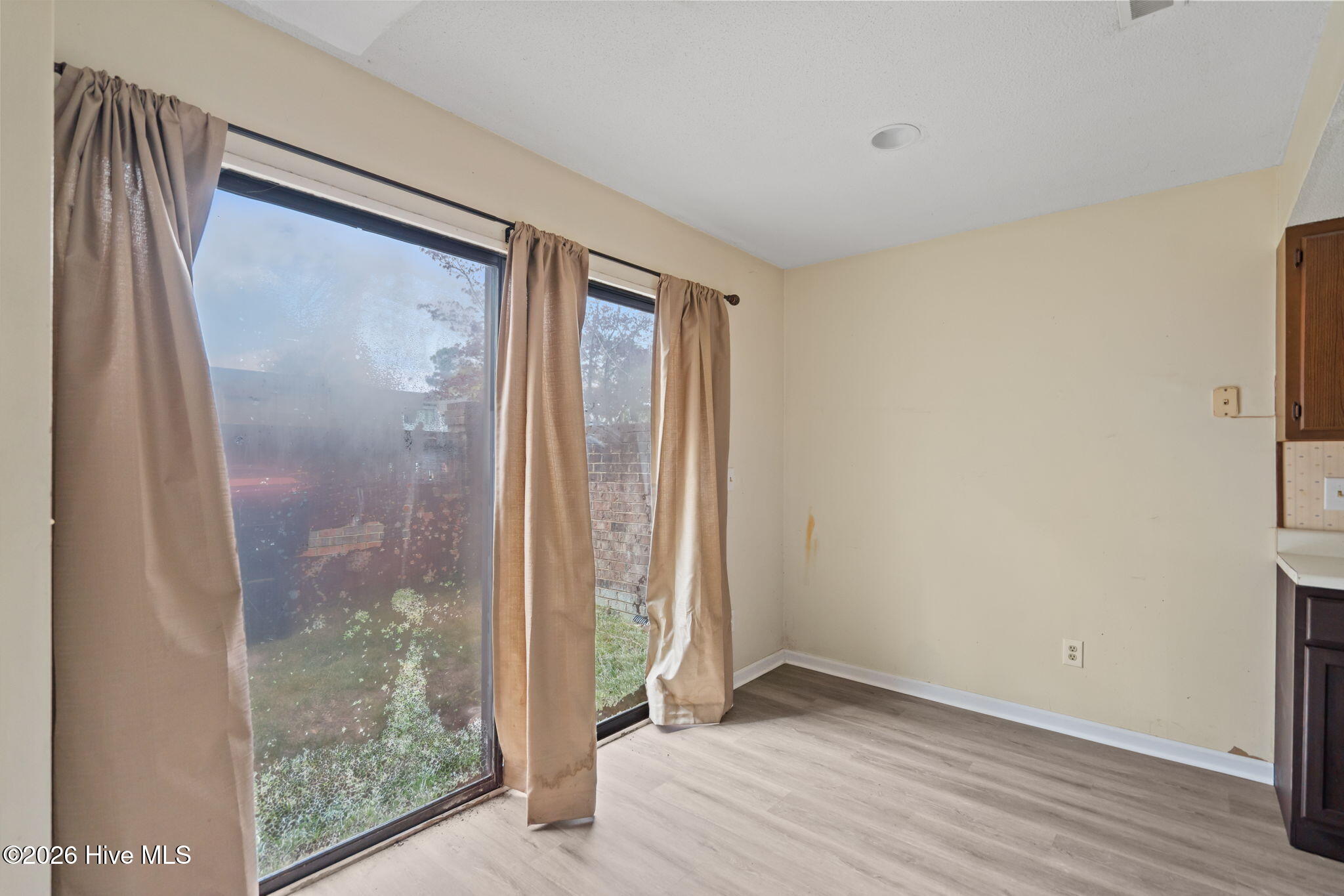 100562887 | Photo 14