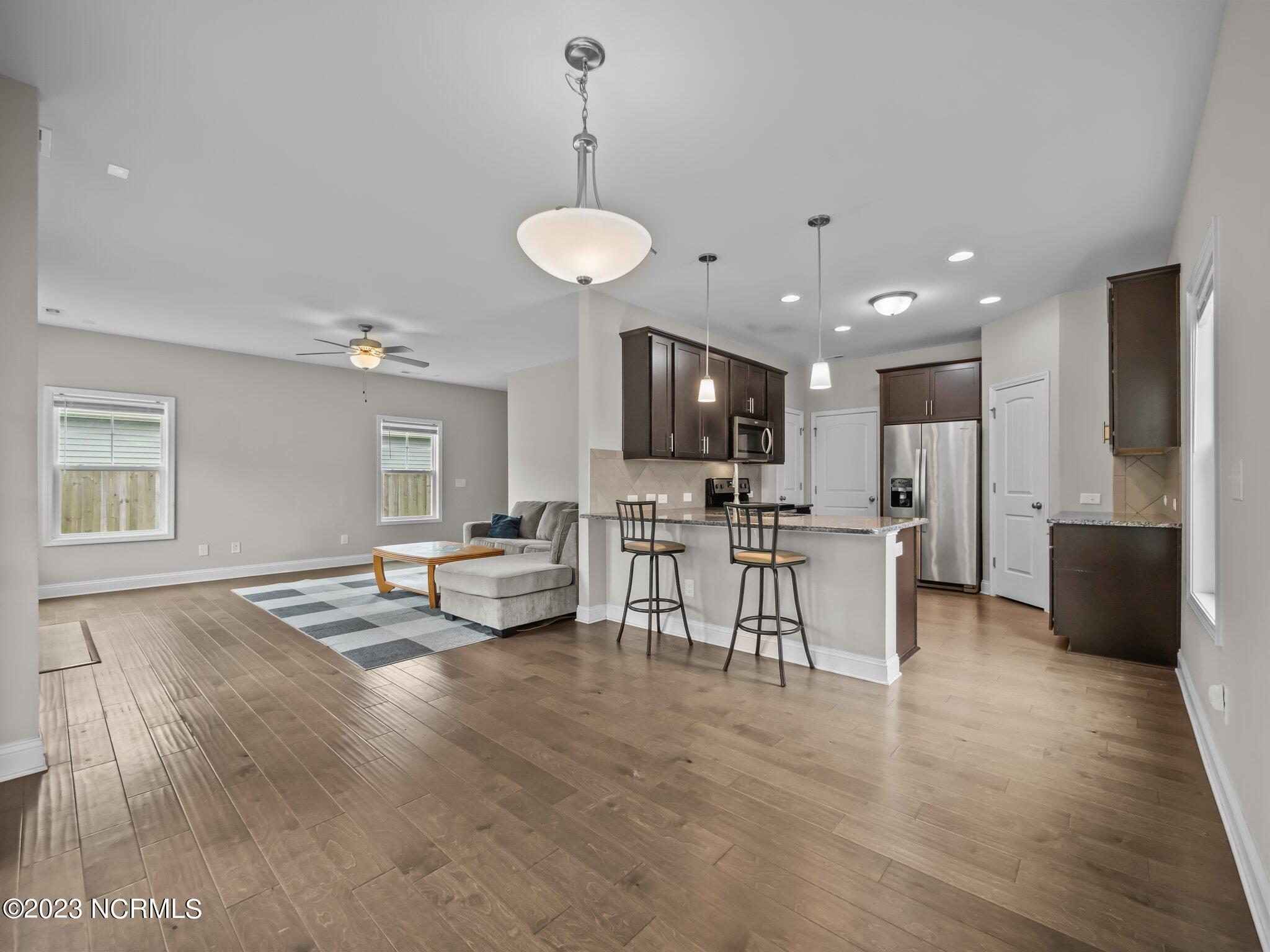 100553383 | Photo 24