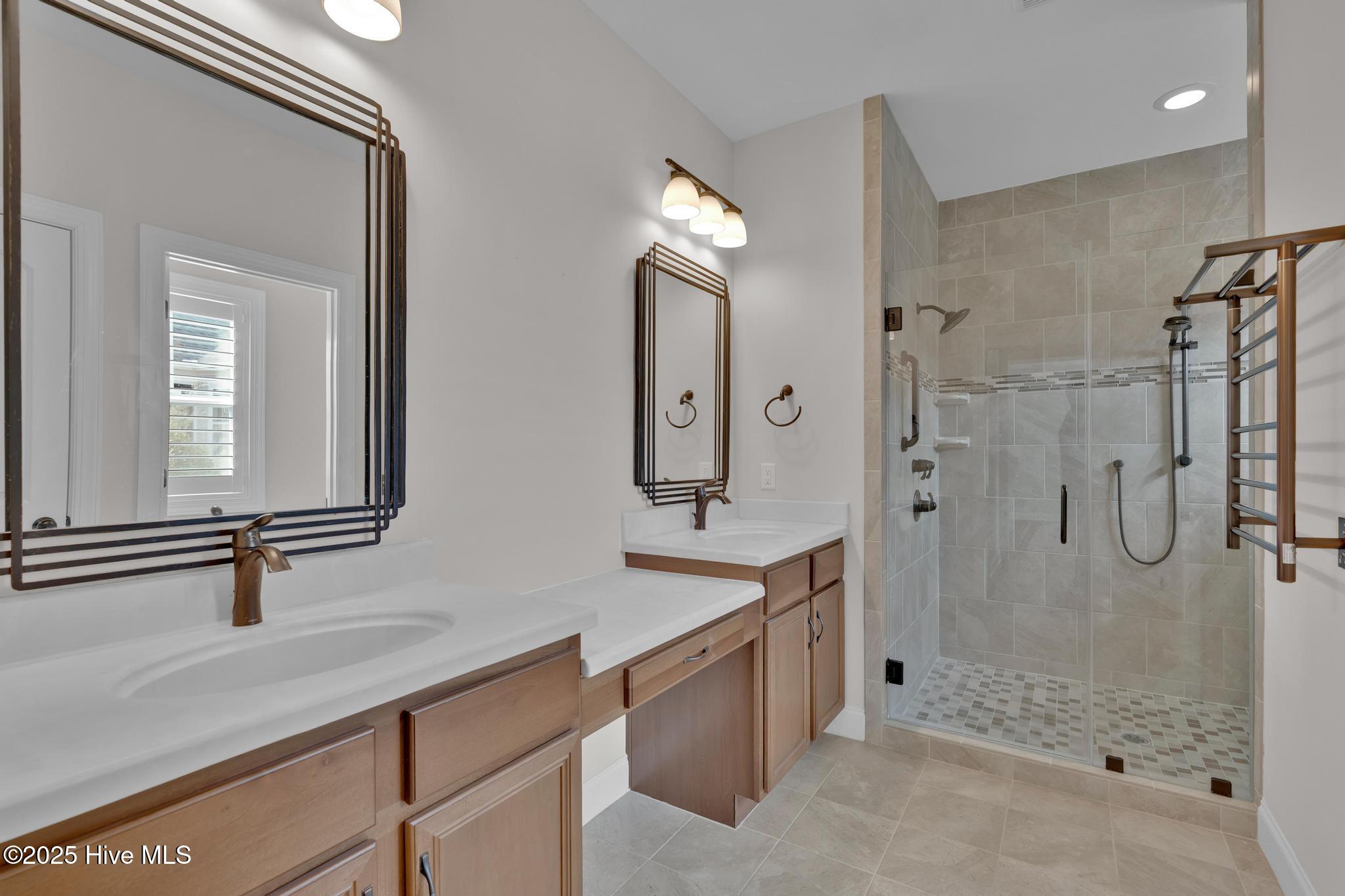 100542823 | Photo 42