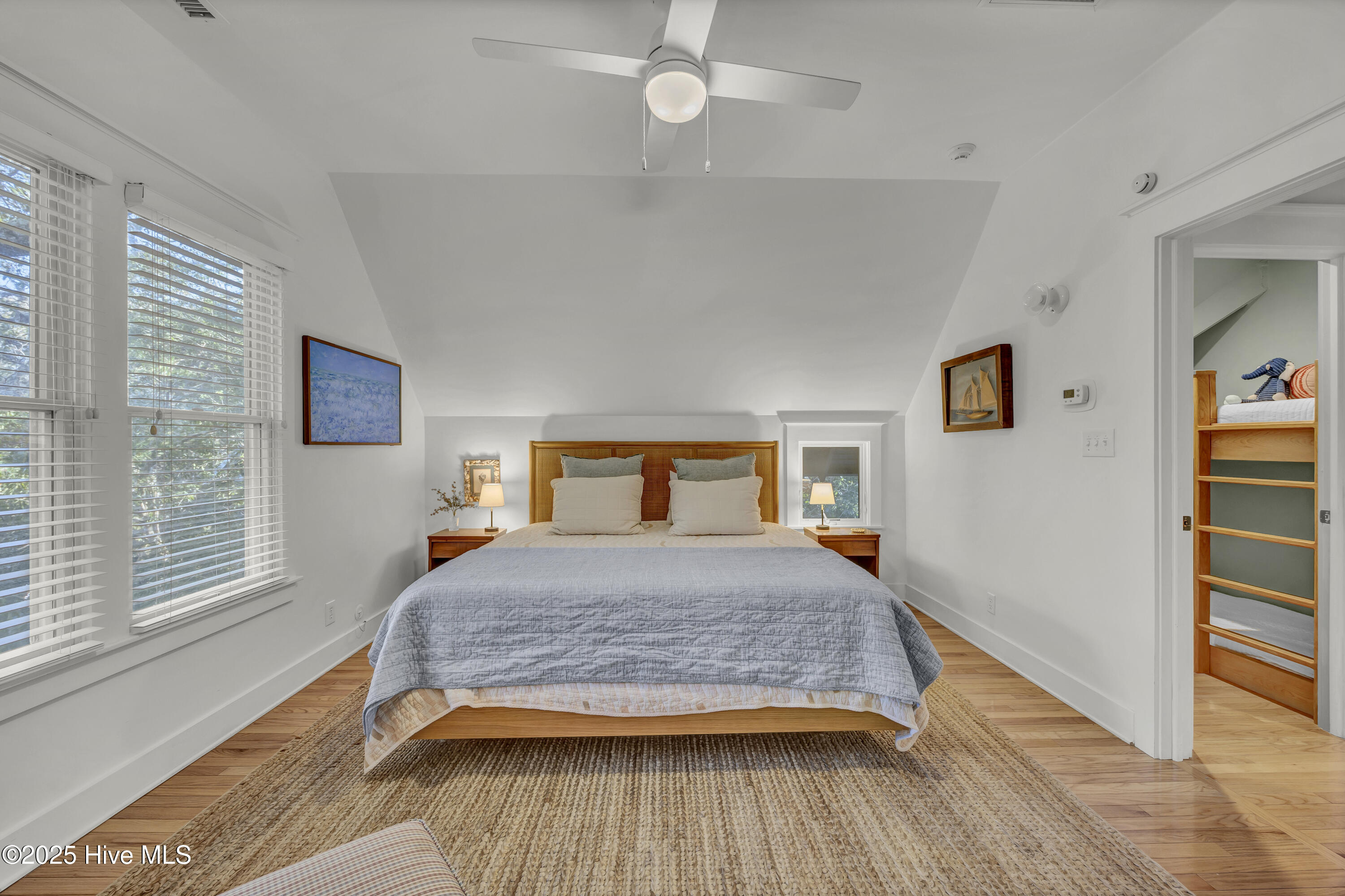 100546585 | Photo 19