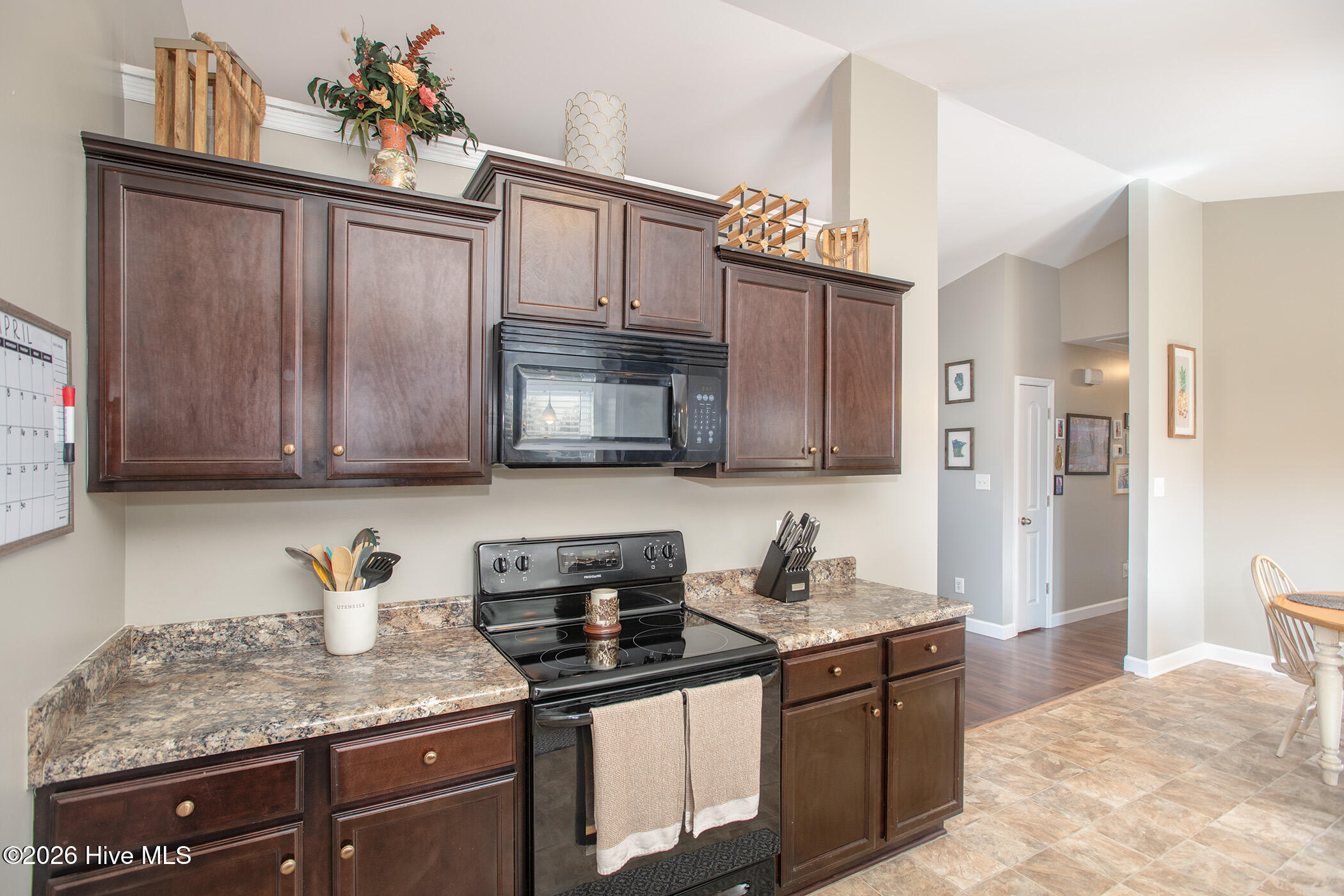 100563538 | Photo 11