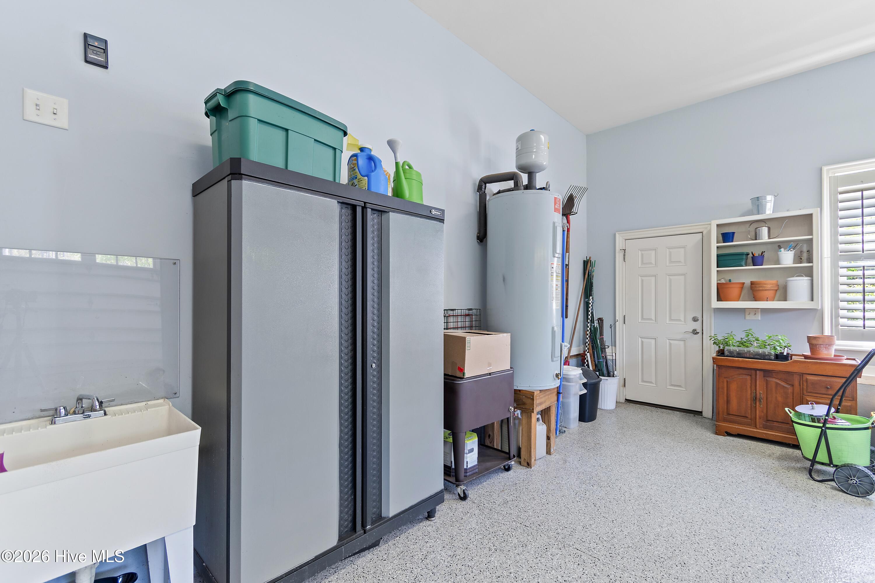 100567309 | Photo 33