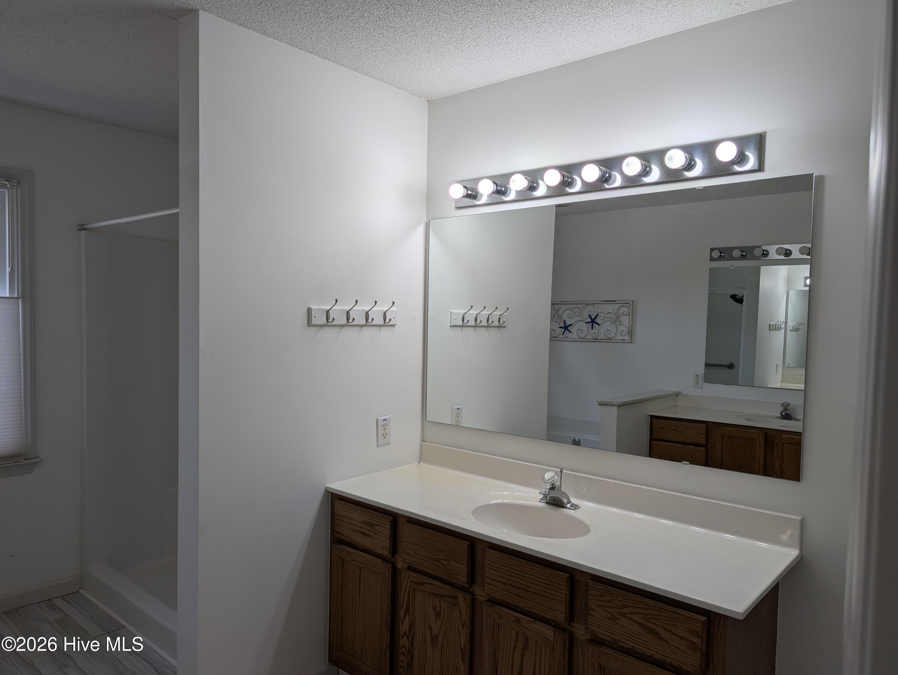 100561832 | Photo 19