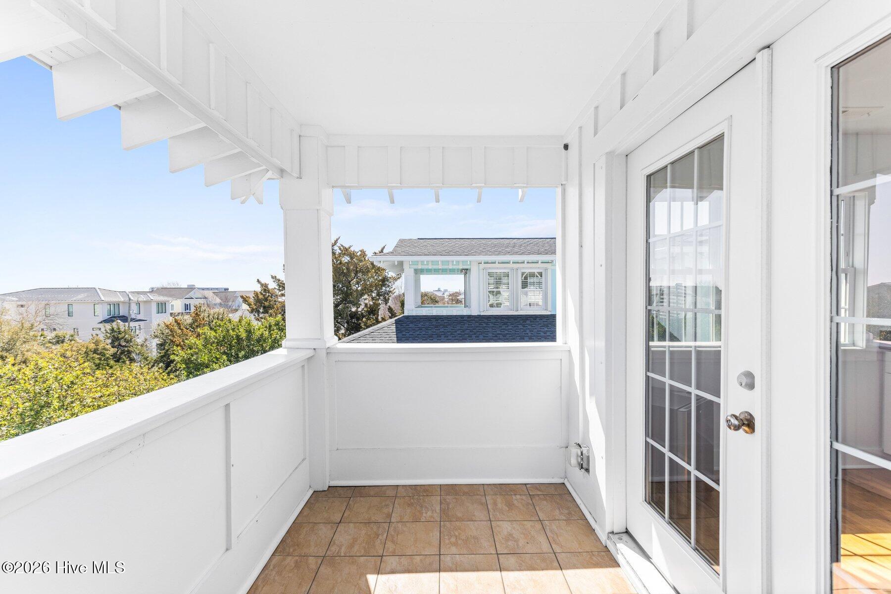 100557261 | Photo 41