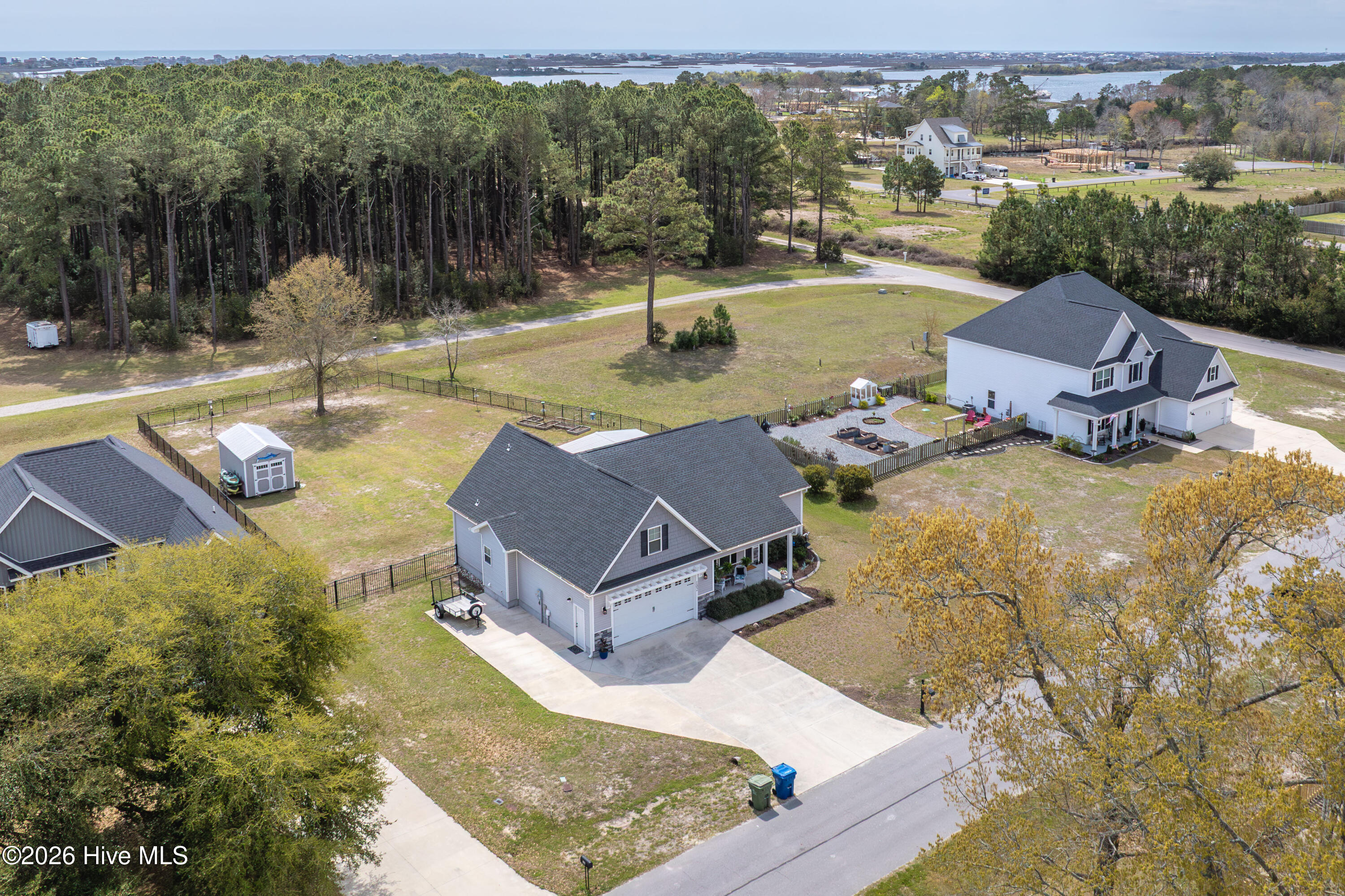 100563582 | Photo 56