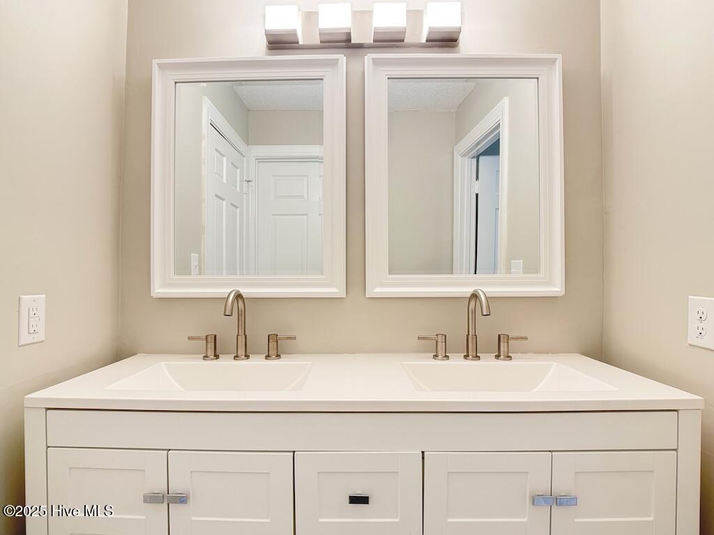 100519170 | Photo 25