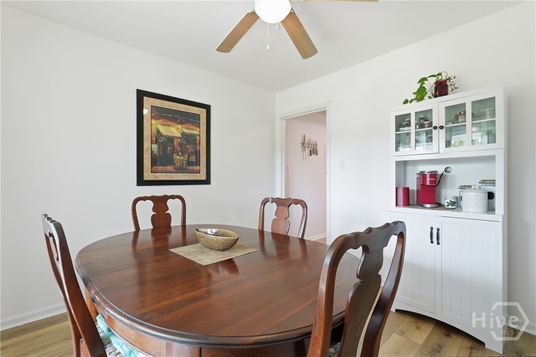 Bright and open dinning room.