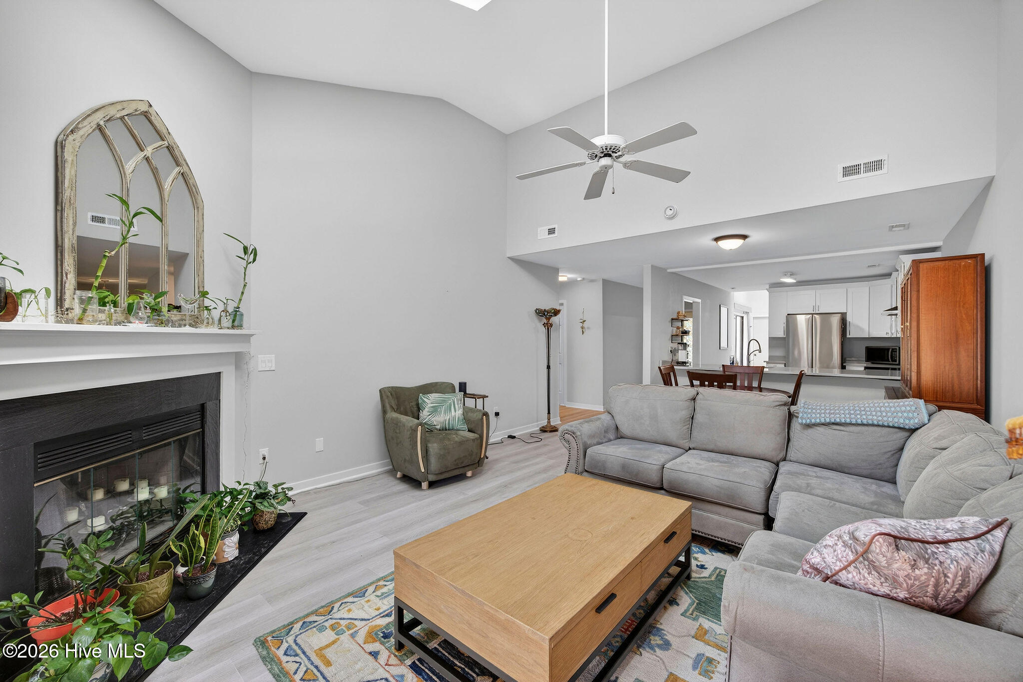 100563726 | Photo 14