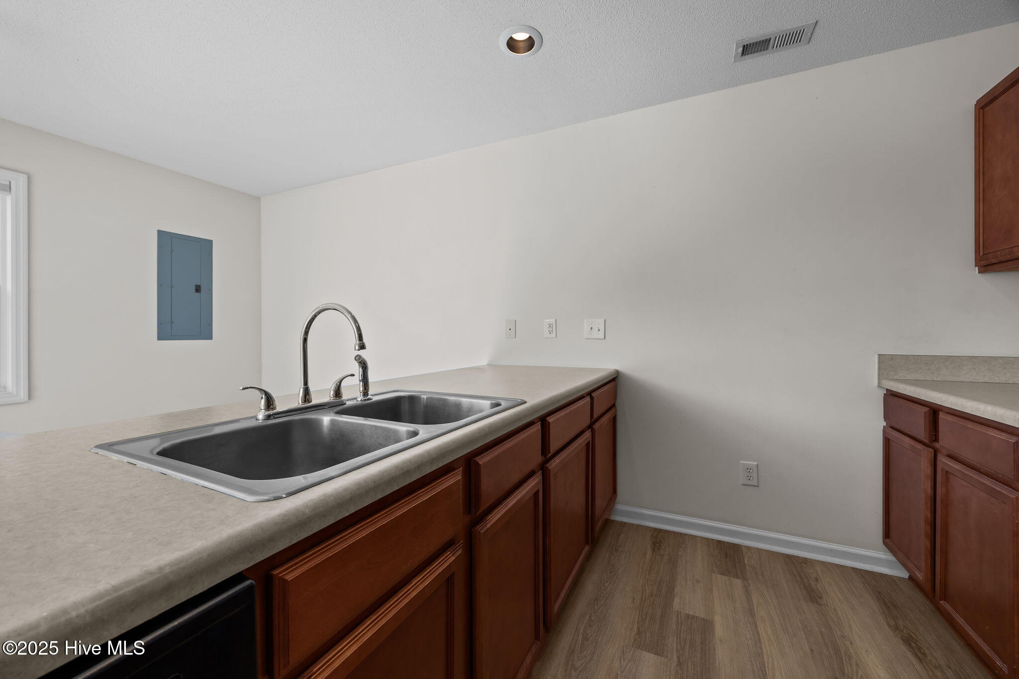 100541602 | Photo 12