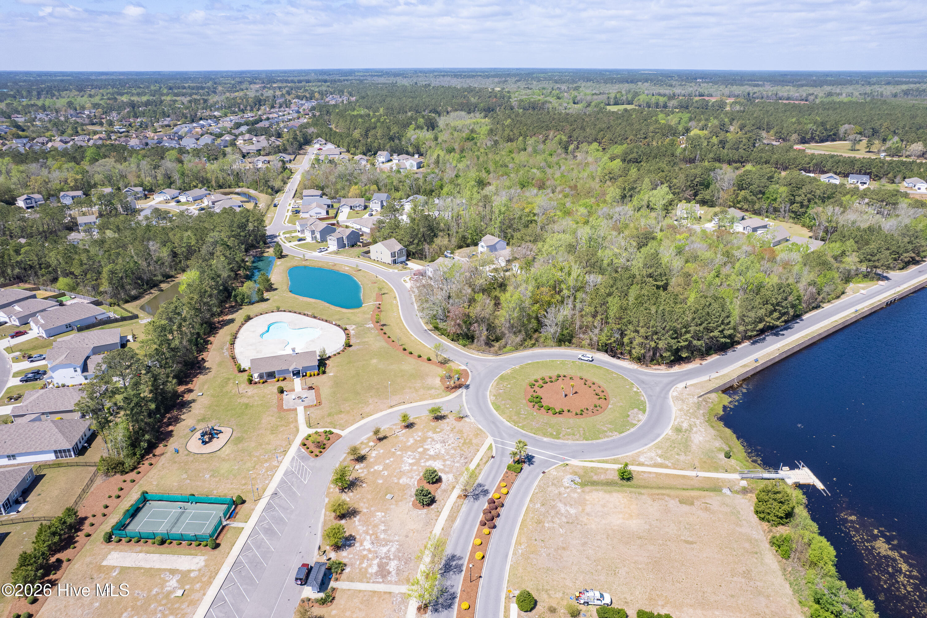 100565861 | Photo 77