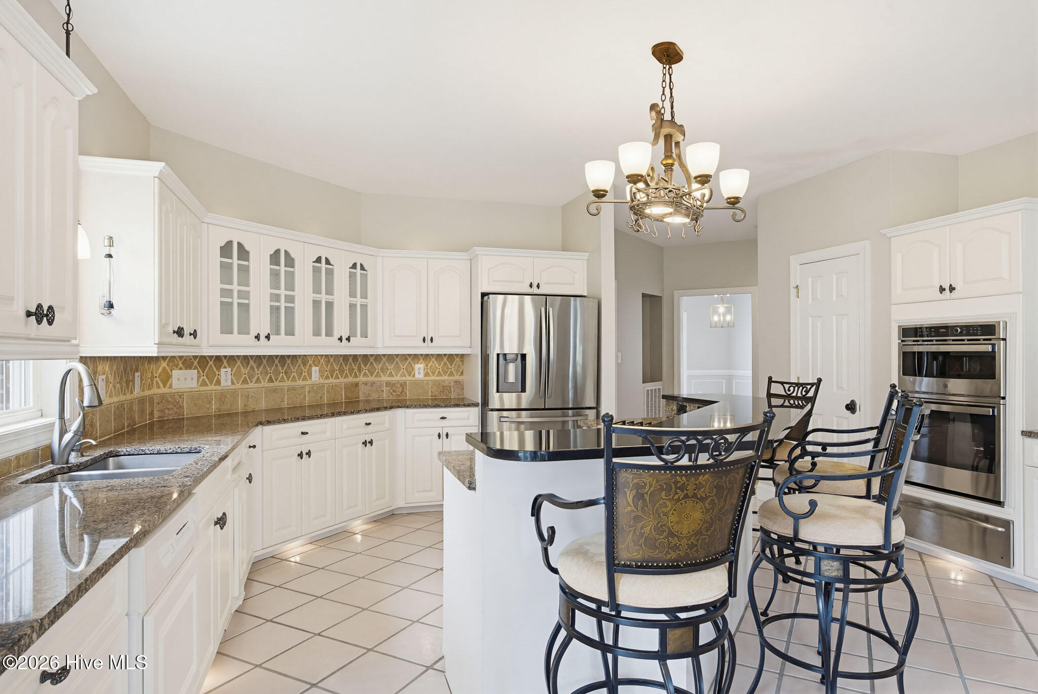 100570266 | Photo 17