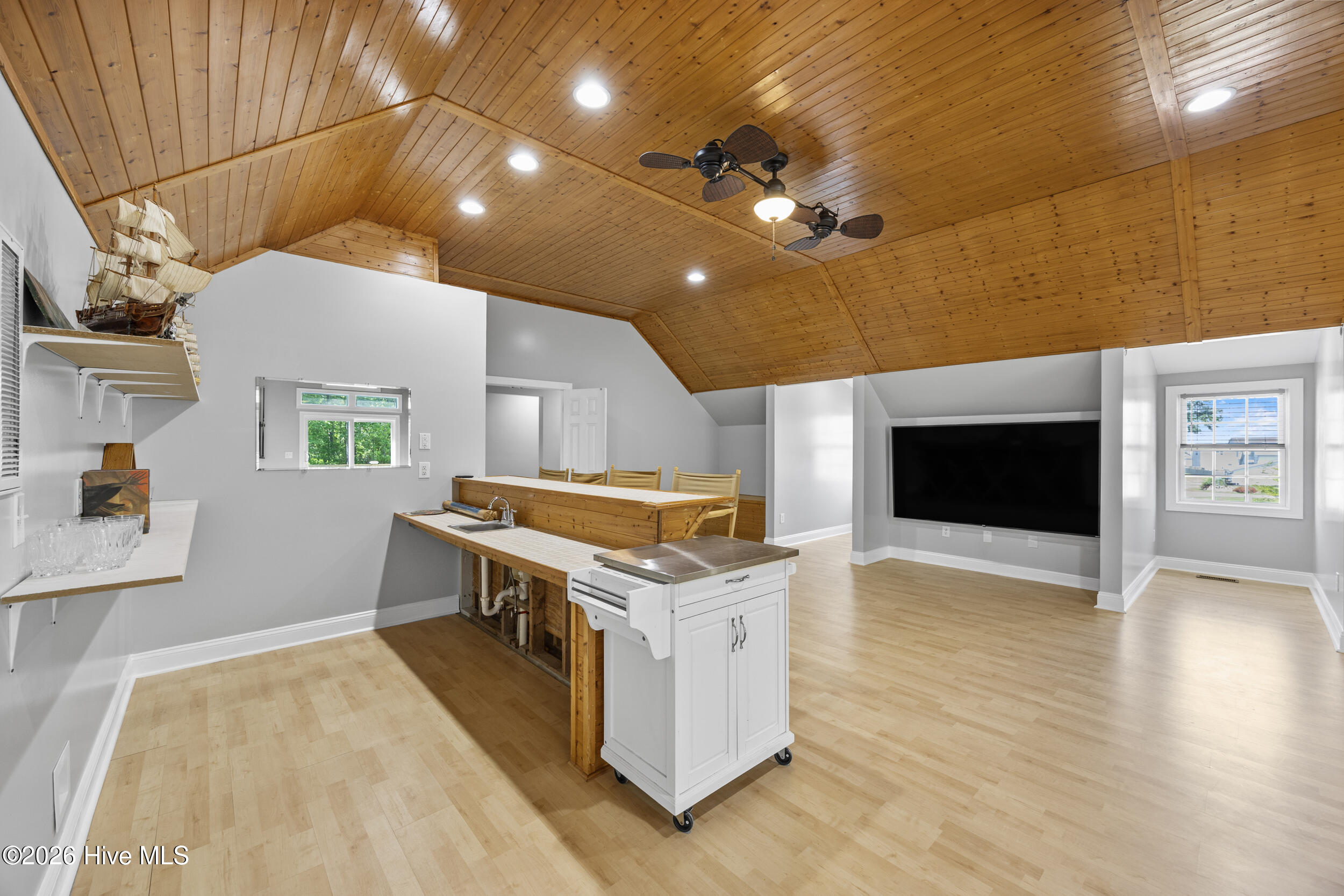 100569506 | Photo 40