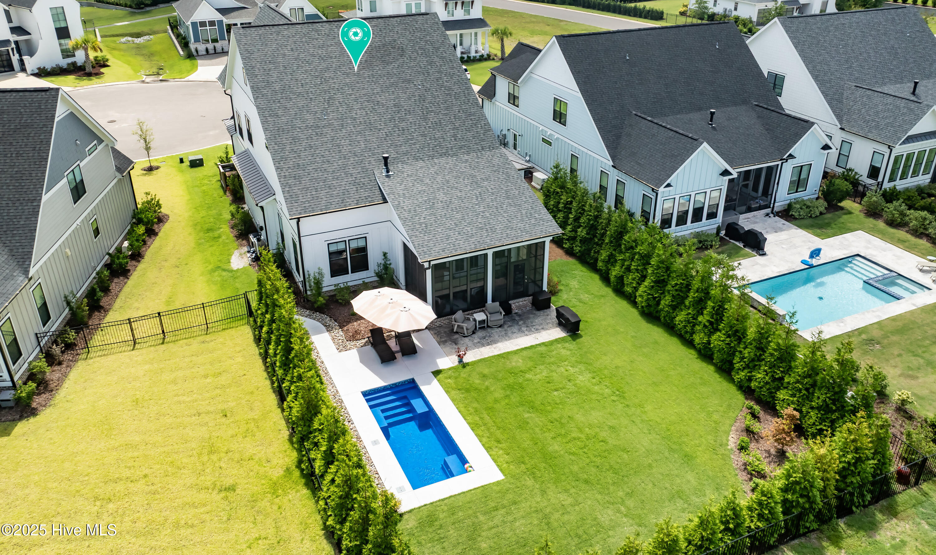 100523935 | Photo 57