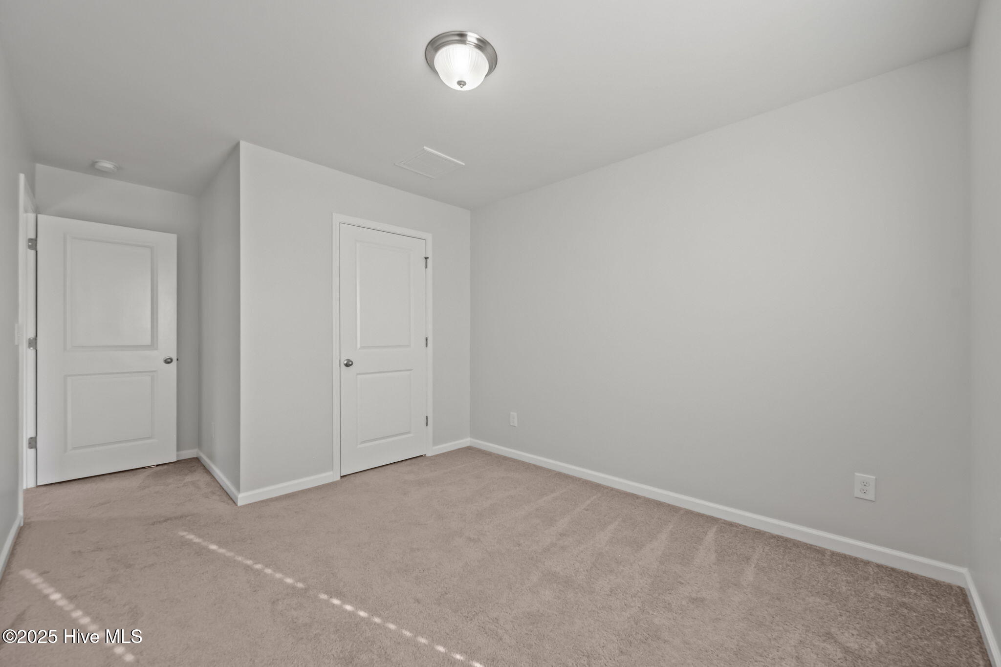 100536149 | Photo 25