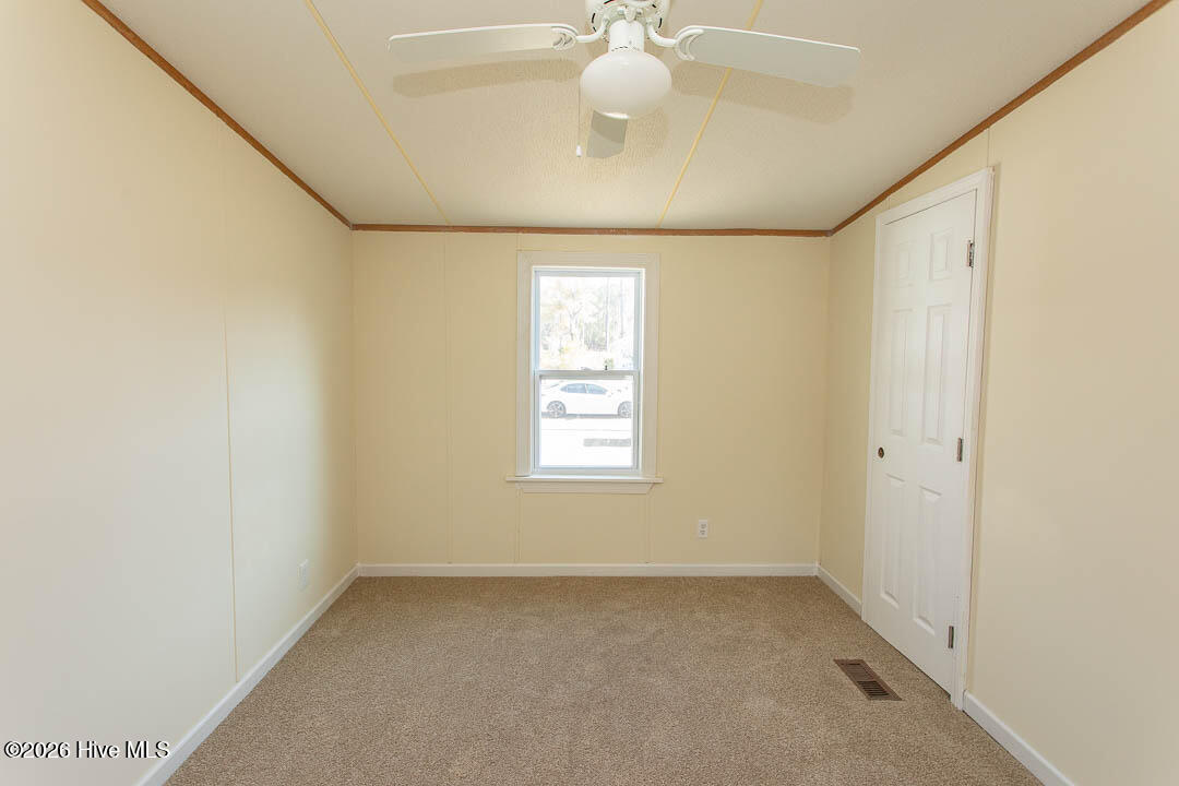 100549919 | Photo 26