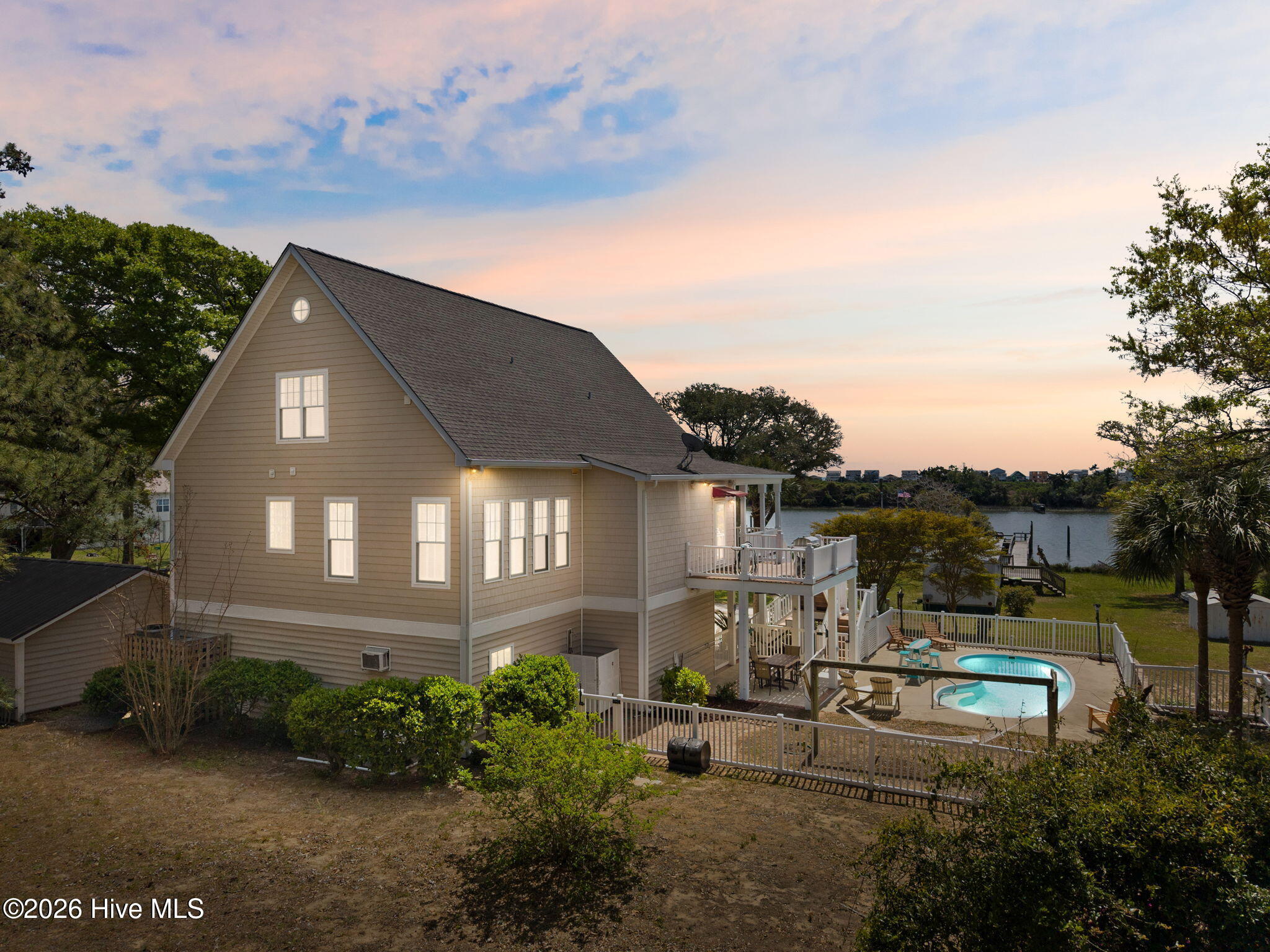 100566344 | Photo 23