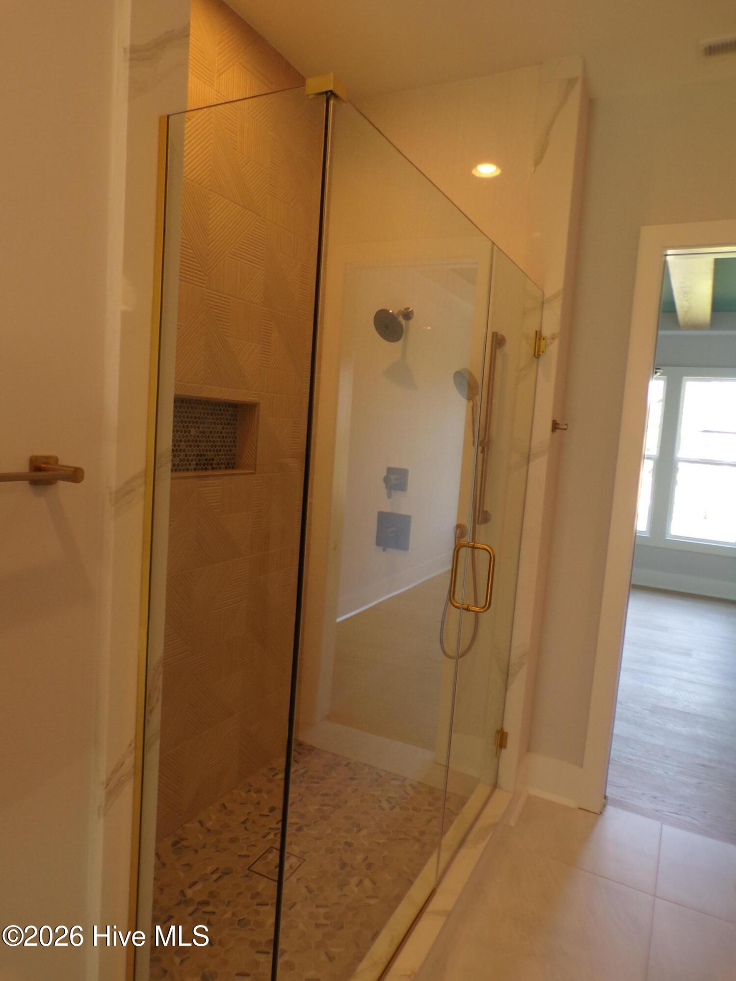 100556188 | Photo 21