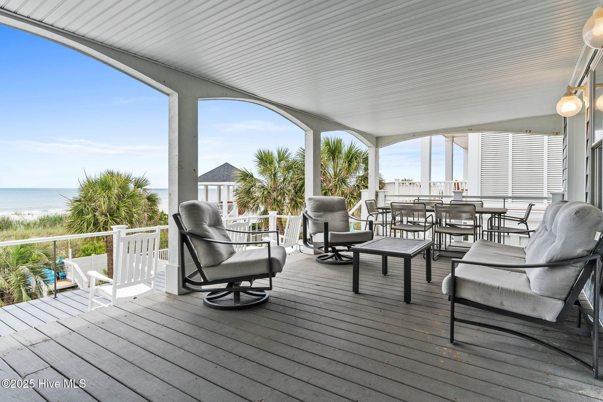 100498196 | Photo 77