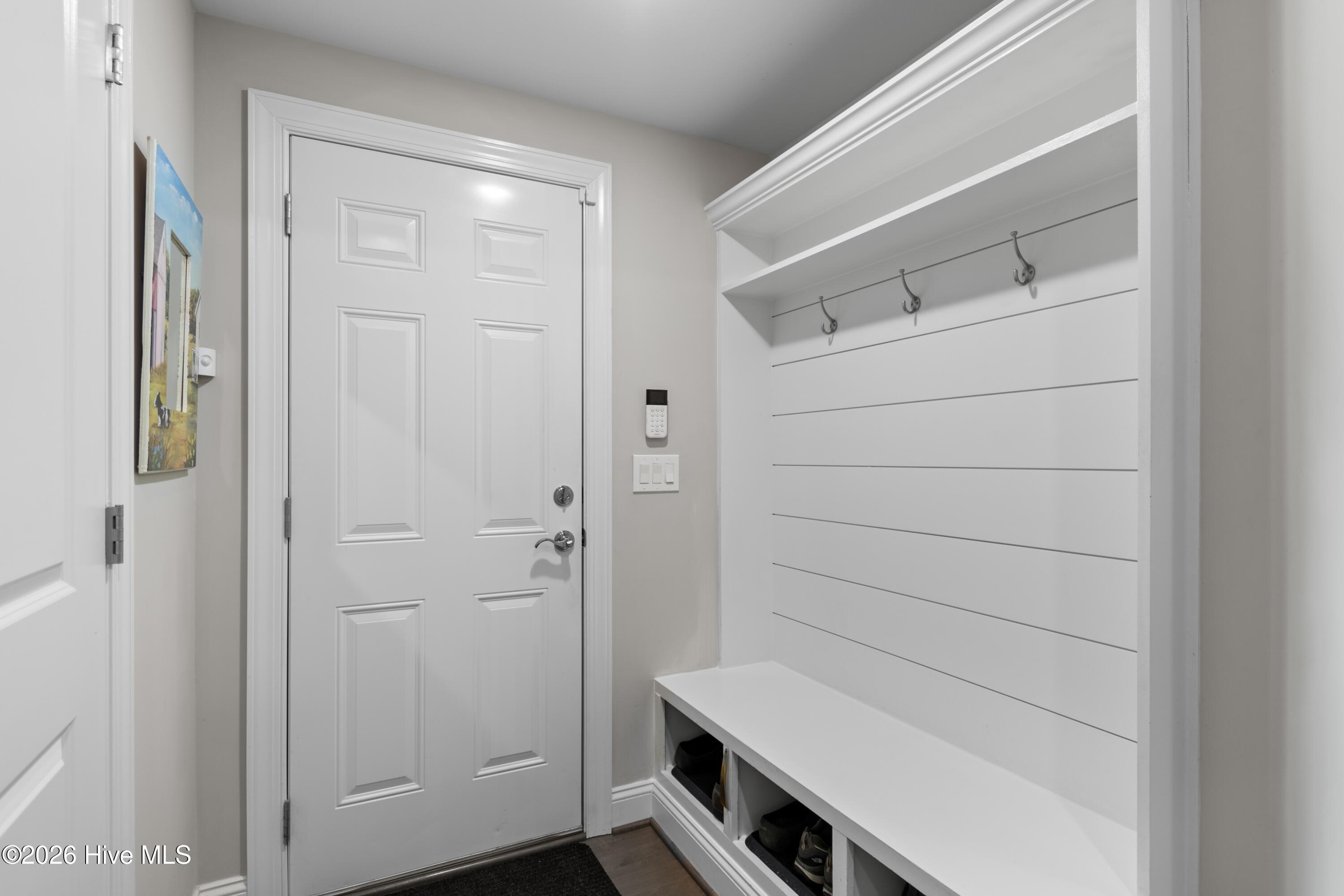 100560288 | Photo 65