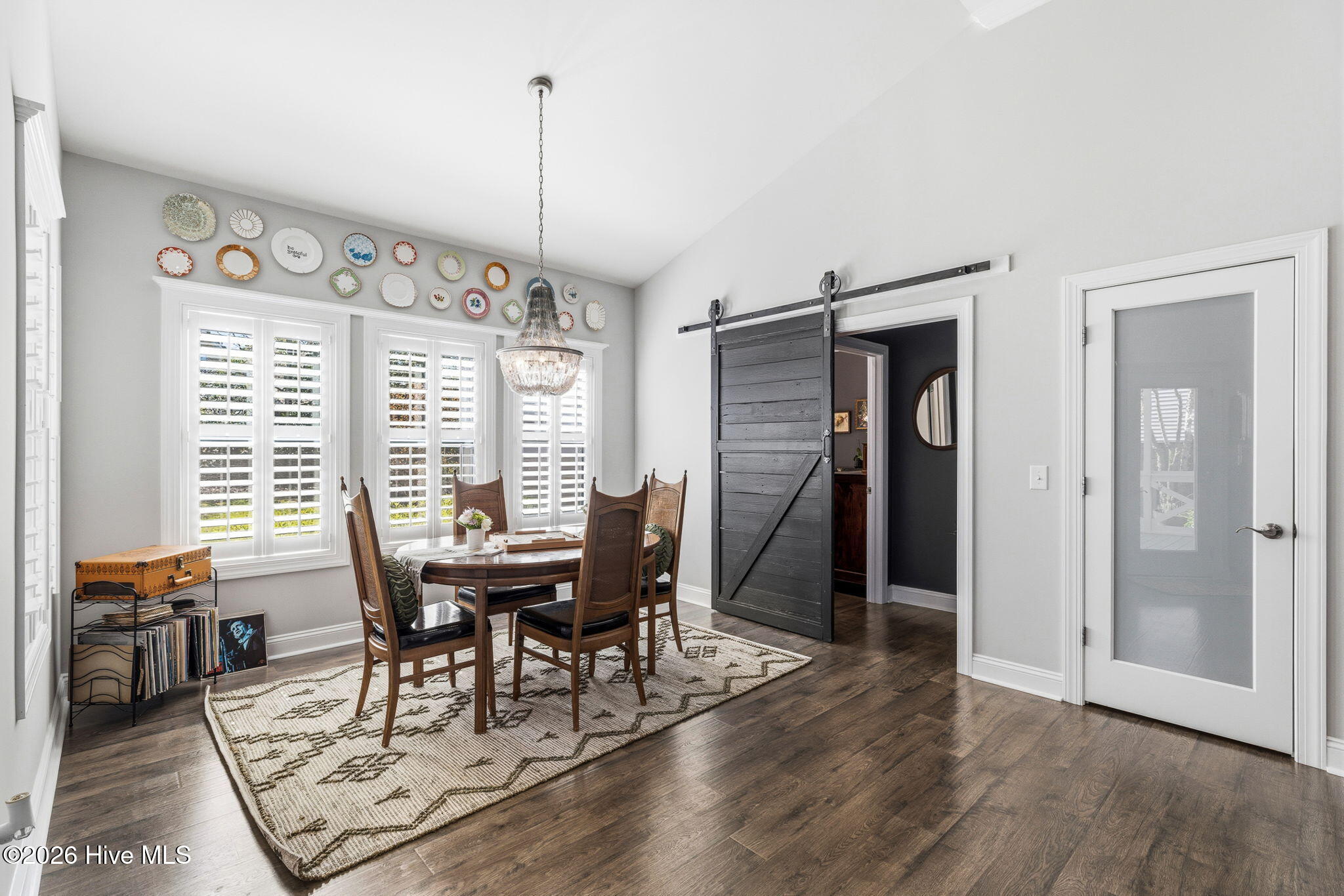 100565702 | Photo 15