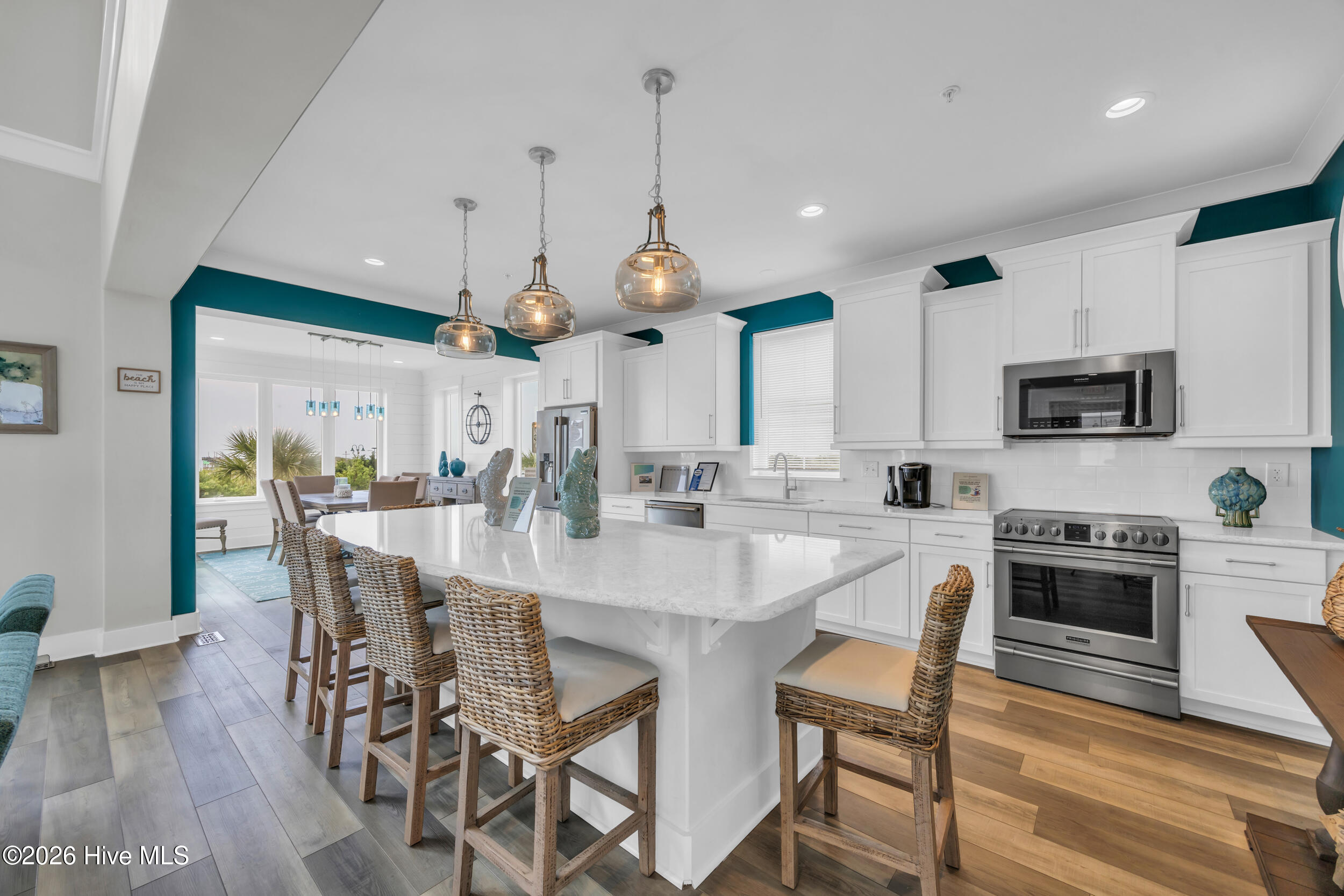 100563402 | Photo 46