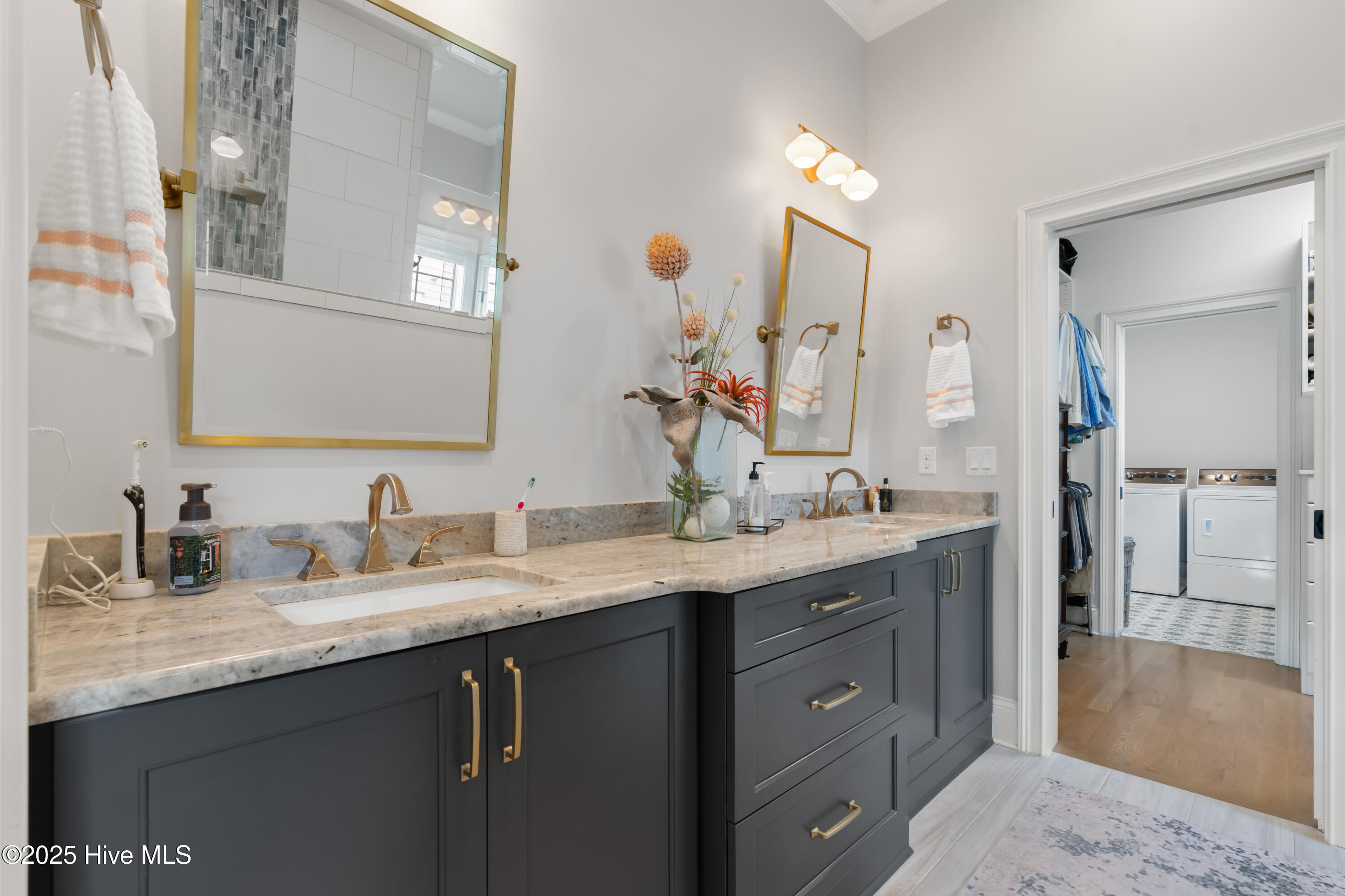 100551576 | Photo 26