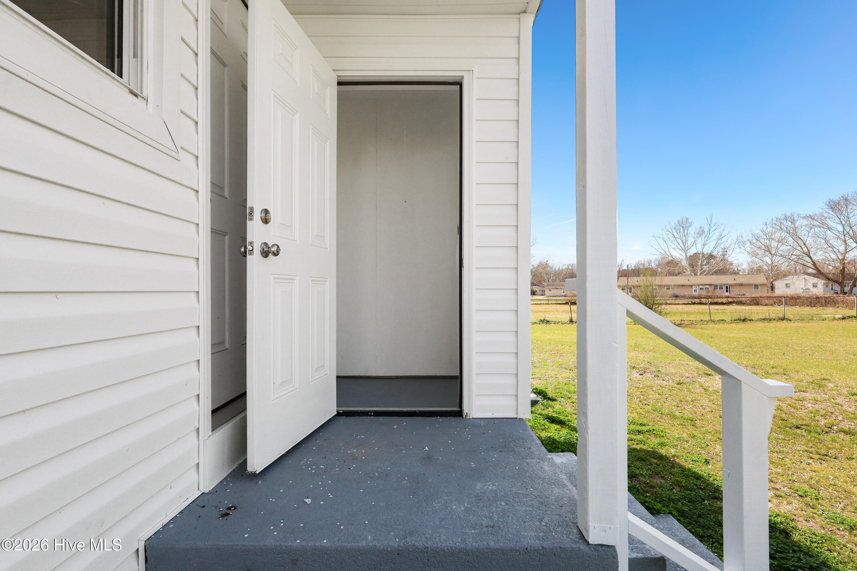 100560187 | Photo 56