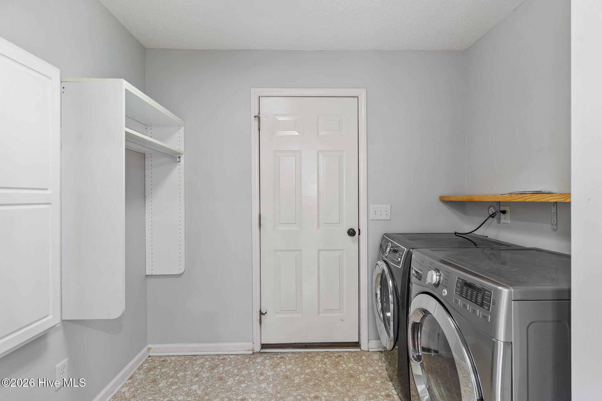 100569339 | Photo 16