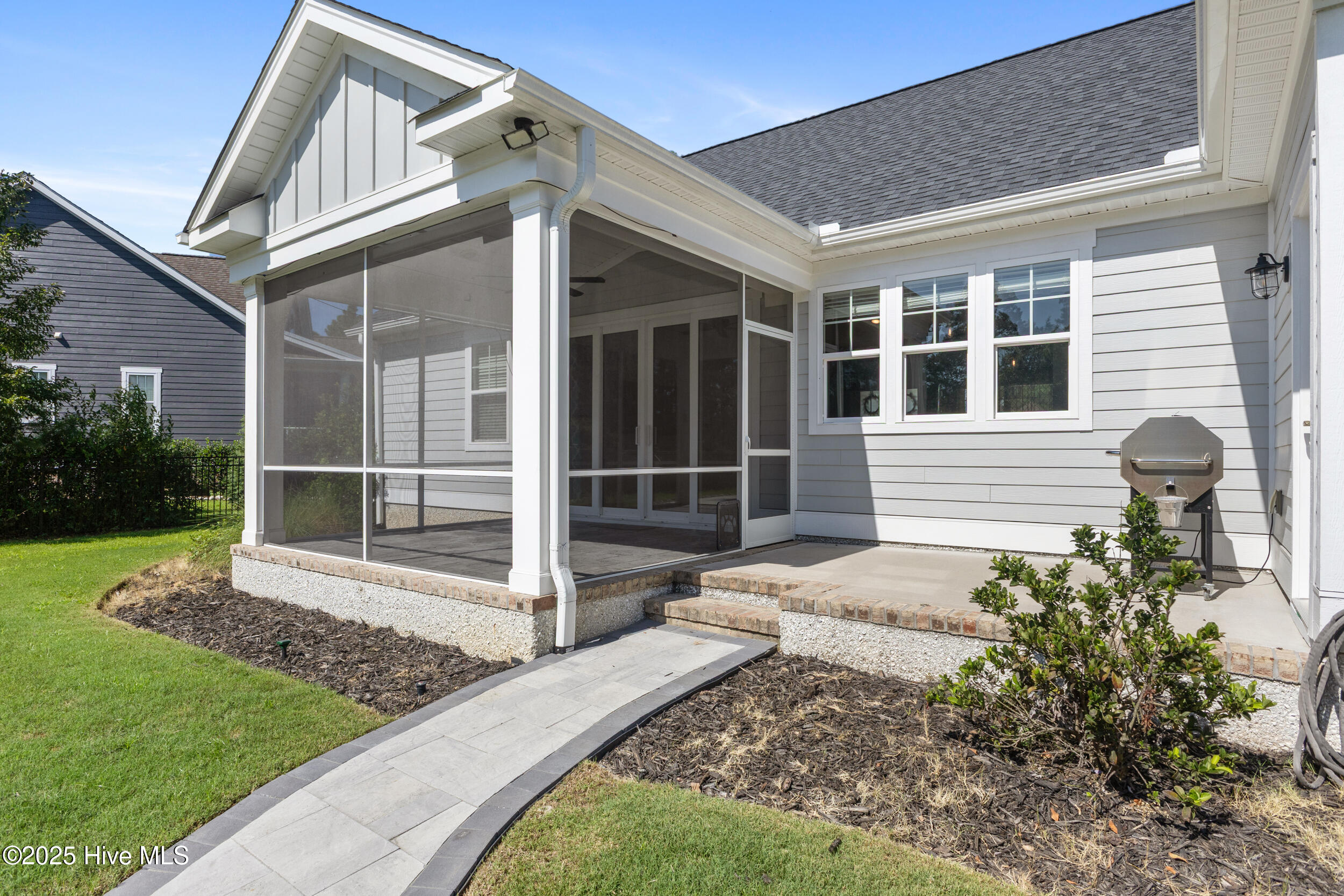 100520337 | Photo 55