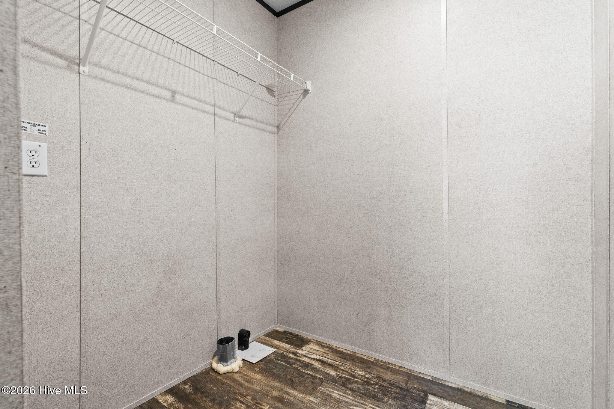 100561817 | Photo 20