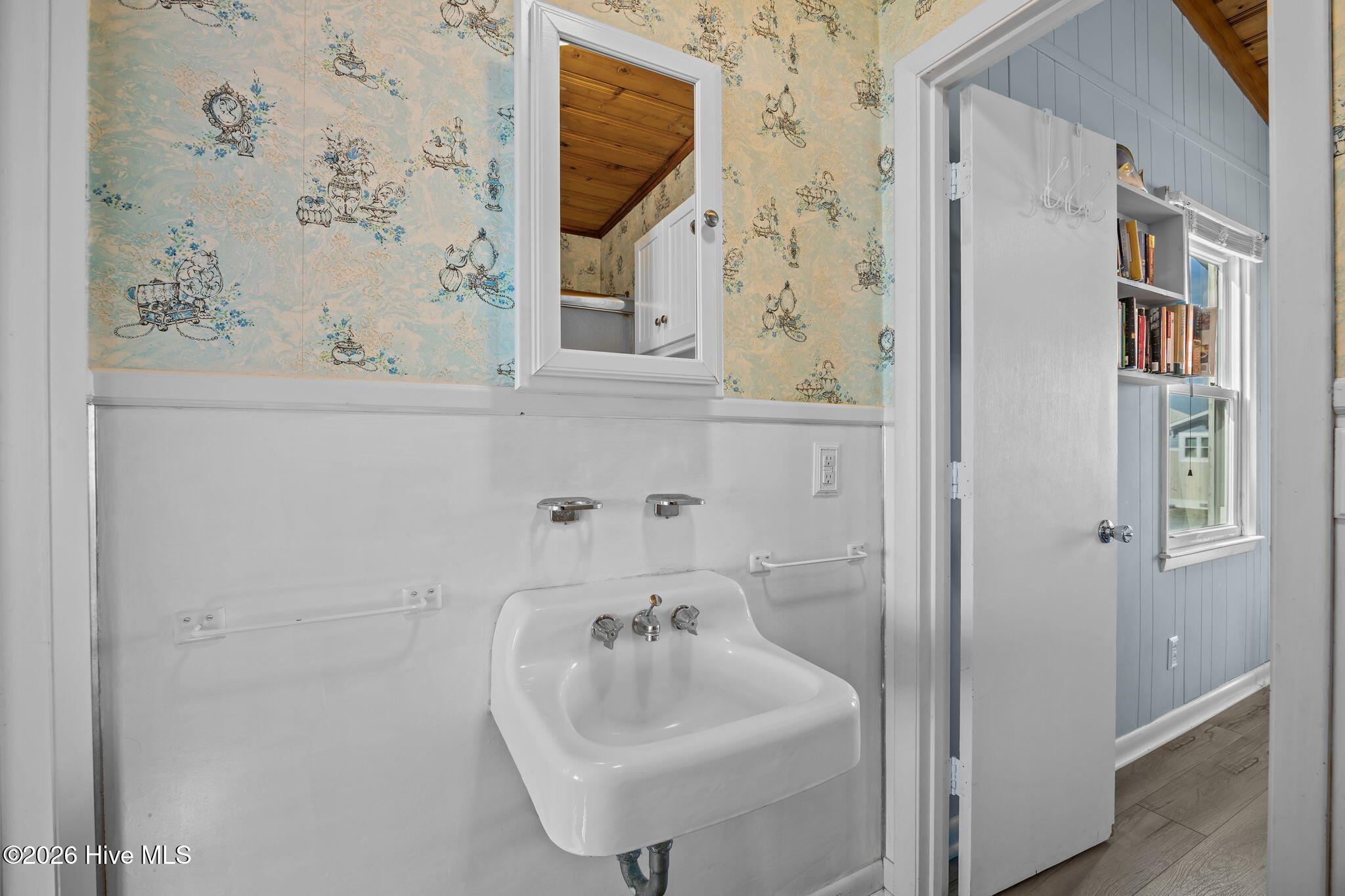 100550375 | Photo 38