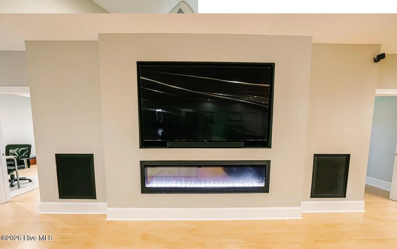 100547219 | Photo 12