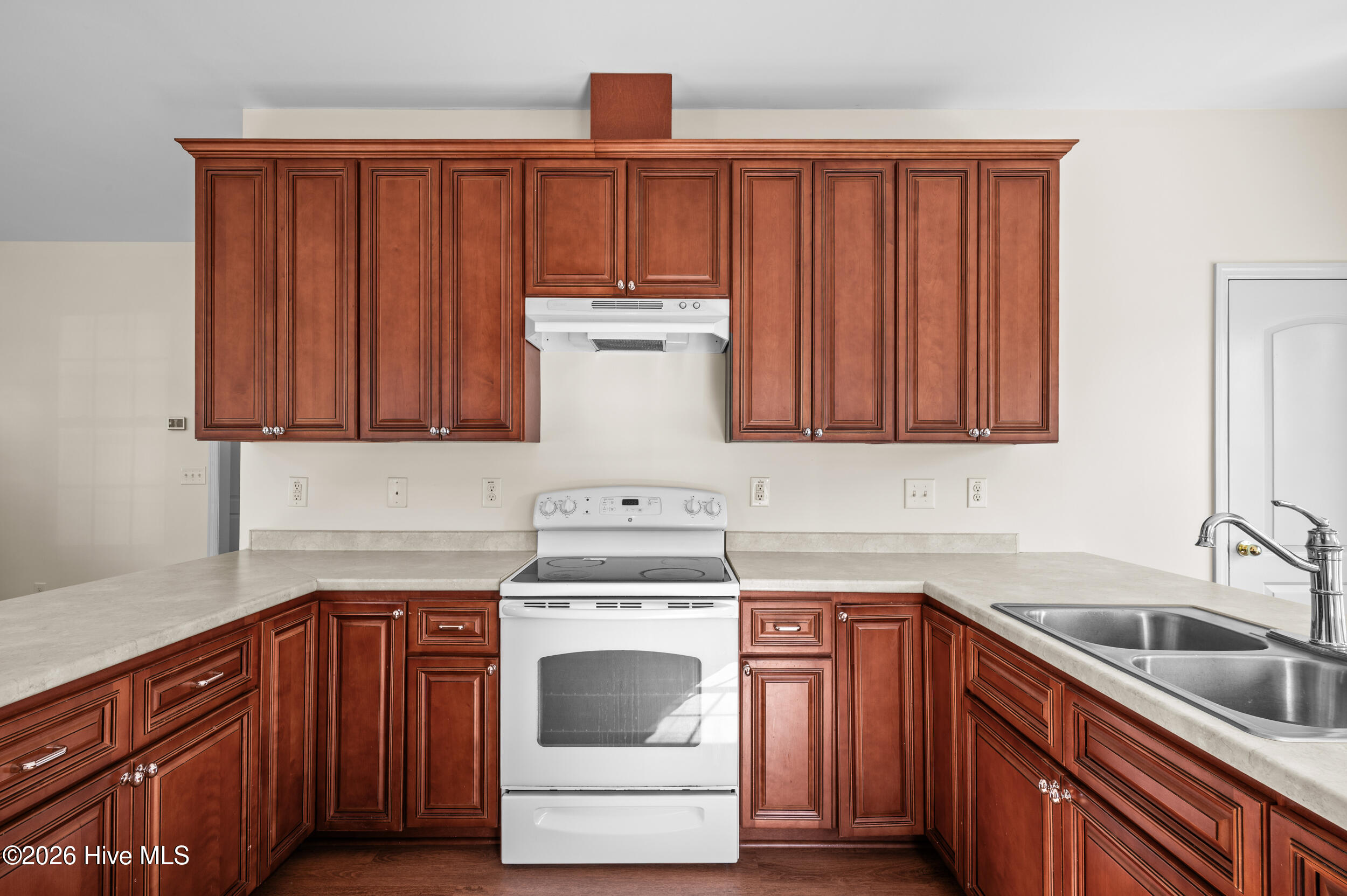 100553991 | Photo 15