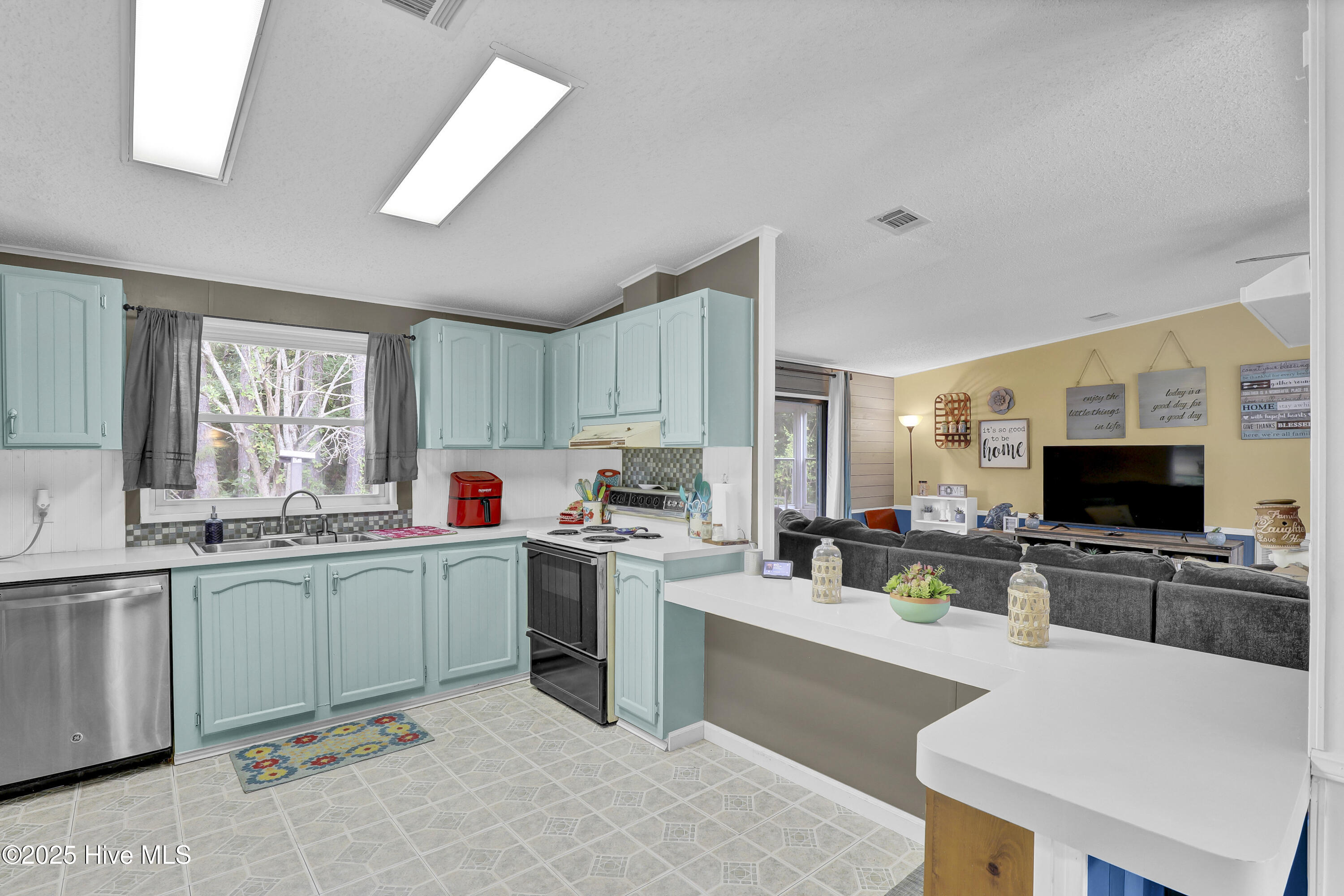 100523647 | Photo 10