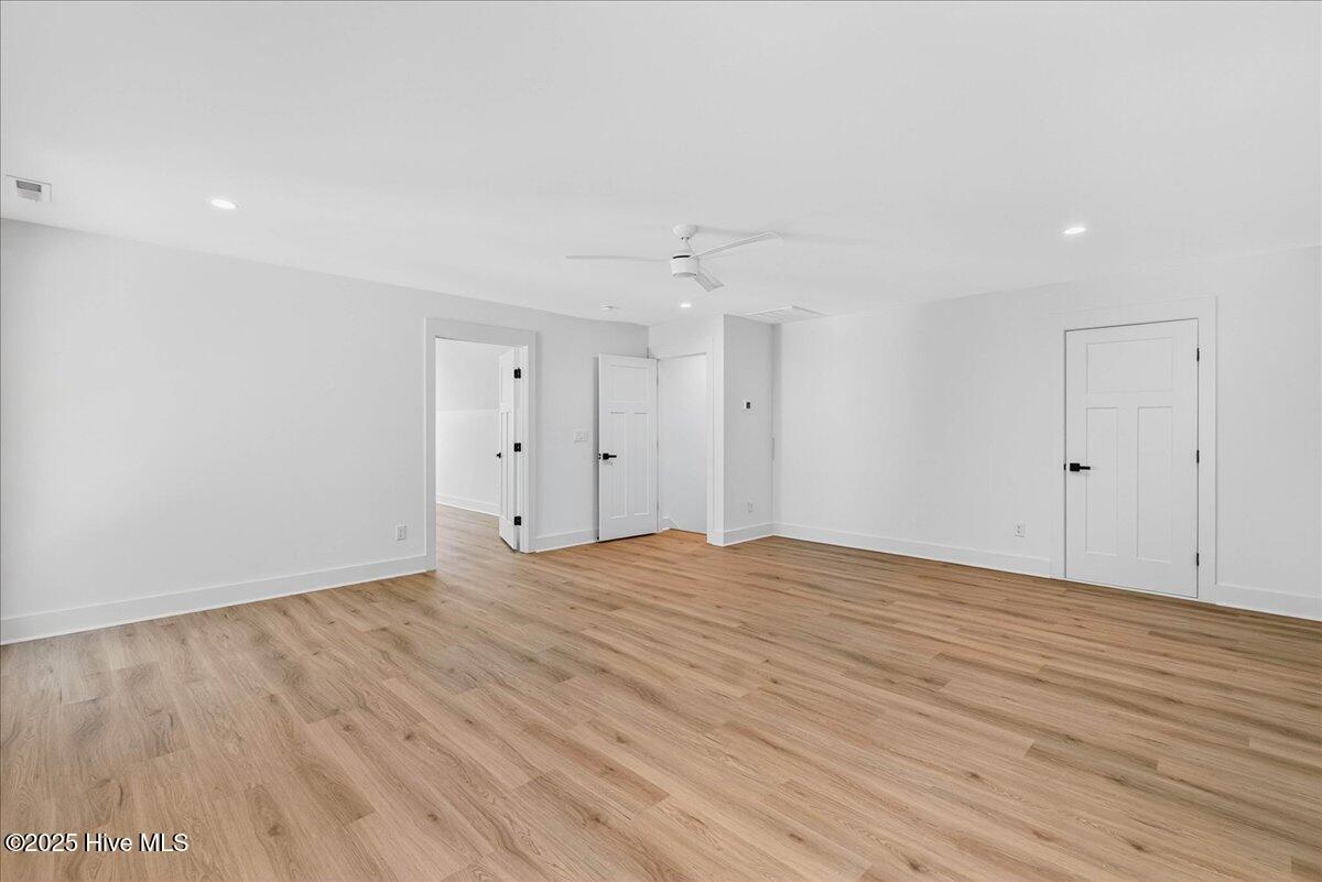 100489507 | Photo 43