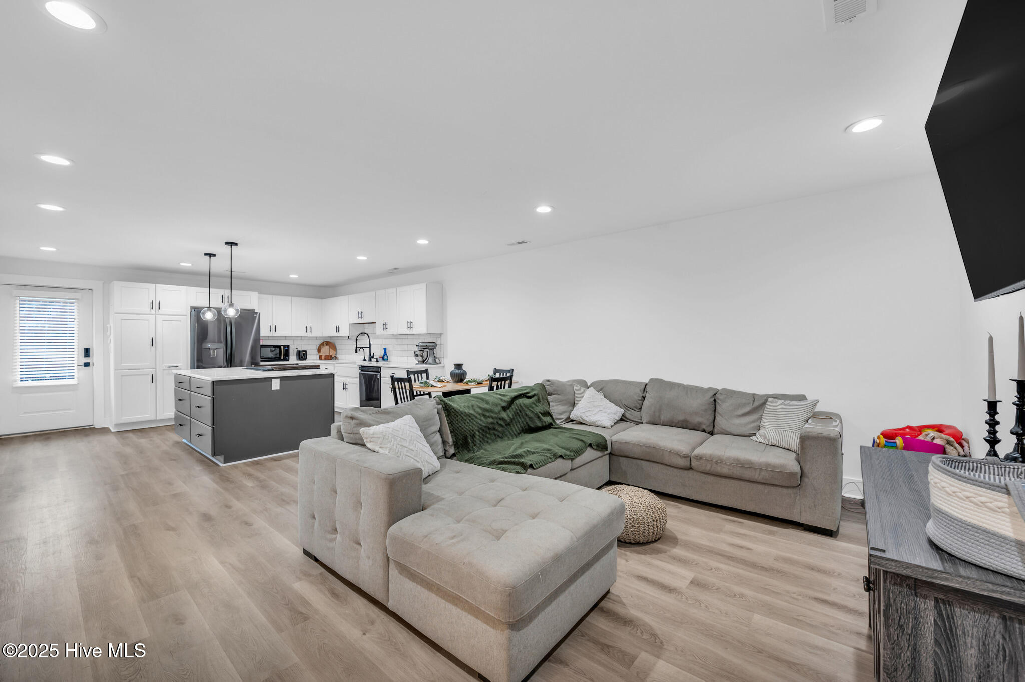 100494637 | Photo 78